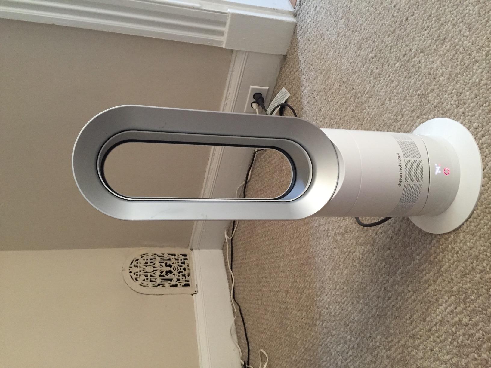 Dyson Hot+Cool AM09 Tower Bladeless Fan Heater - White/Silver (Renewed) customer photo 2