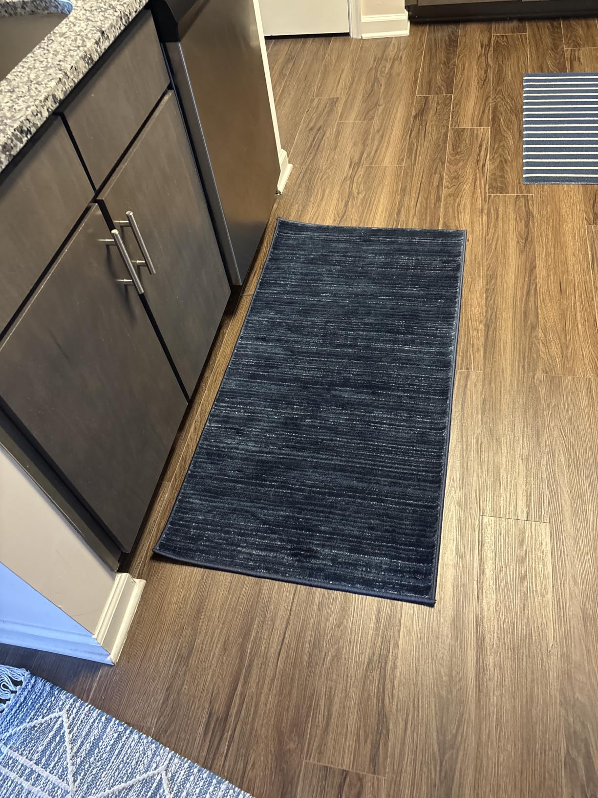 SAFAVIEH Vision Collection Area Rug - 9' x 12', Creme, Modern Ombre Tonal Chic Design, Non-Shedding & Easy Care, Ideal for High Traffic Areas in Living Room, Bedroom (VSN606F) customer photo 1