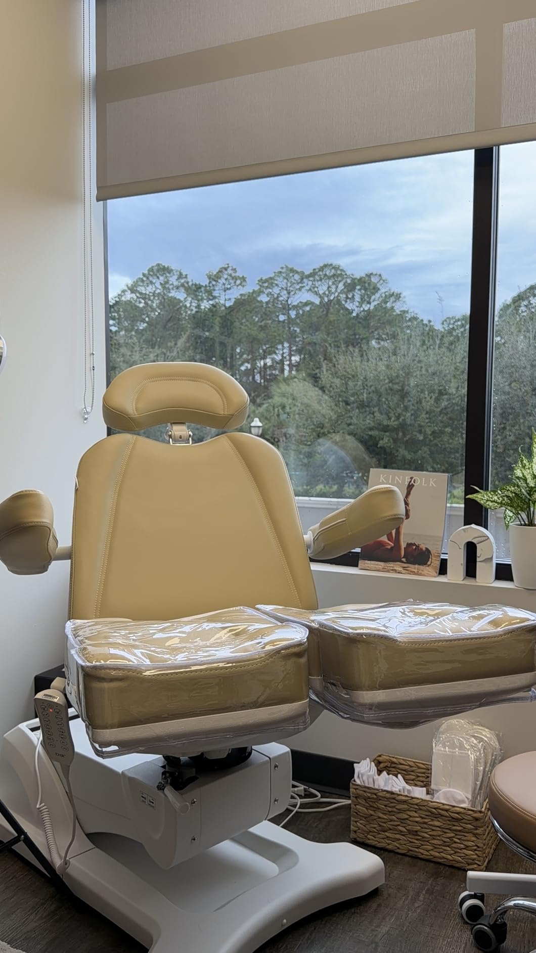 Dir Full Electrical Medical Aesthetic Chair, Podiatry, Dental, Facial Beauty Bed with Split Leg Libra, White customer photo 1