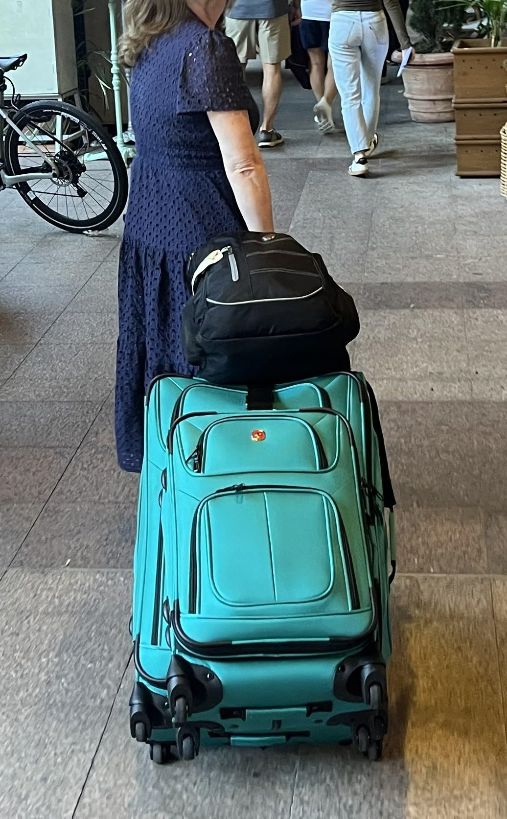 Samsonite Sion Softside Expandable Spinner Luggage Durable Lightweight Travel Suitcase, Black, 3-Piece Set (Carry-On/Medium/Large) customer photo 1