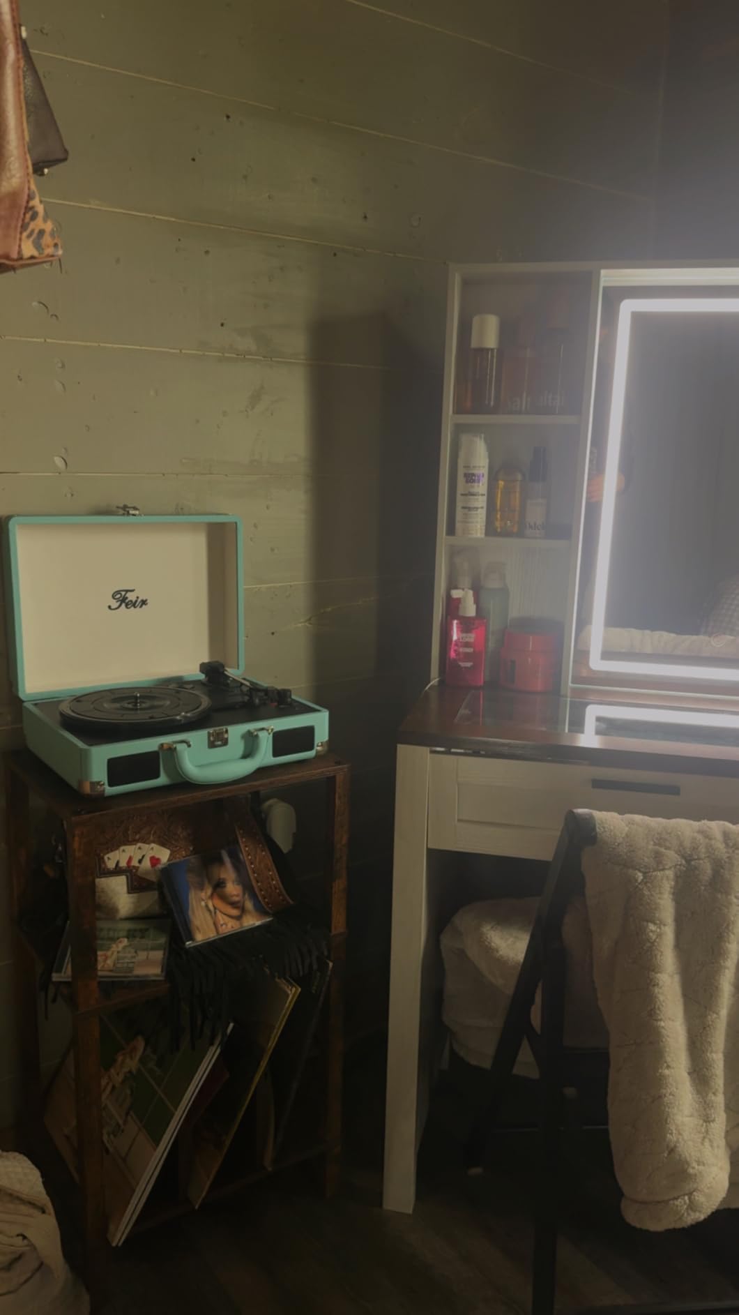 Vinyl Record Player with Speakers 3 Speed Portable Turntable Suitcase Built in 2 Speakers RCA Line Out AUX Headphone Jack -Black customer photo 2