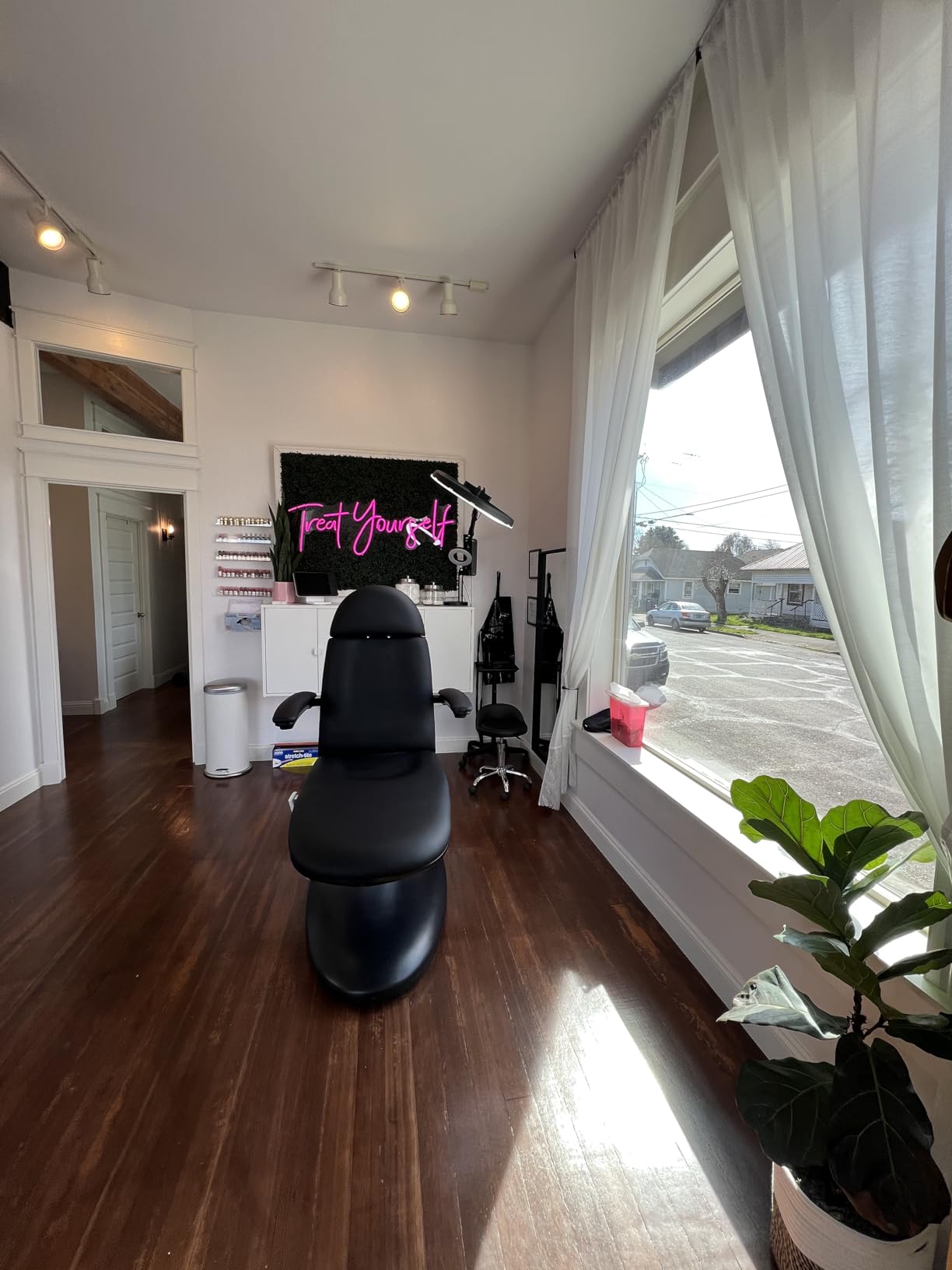 SKINACT Venus Electric Medical Spa Treatment Table & Chair with Wired Hand Remote Control, Adjustable Multi-Function Esthetician Bed for Facial, Med Spa, Massage & Beauty Treatments, White customer photo 1