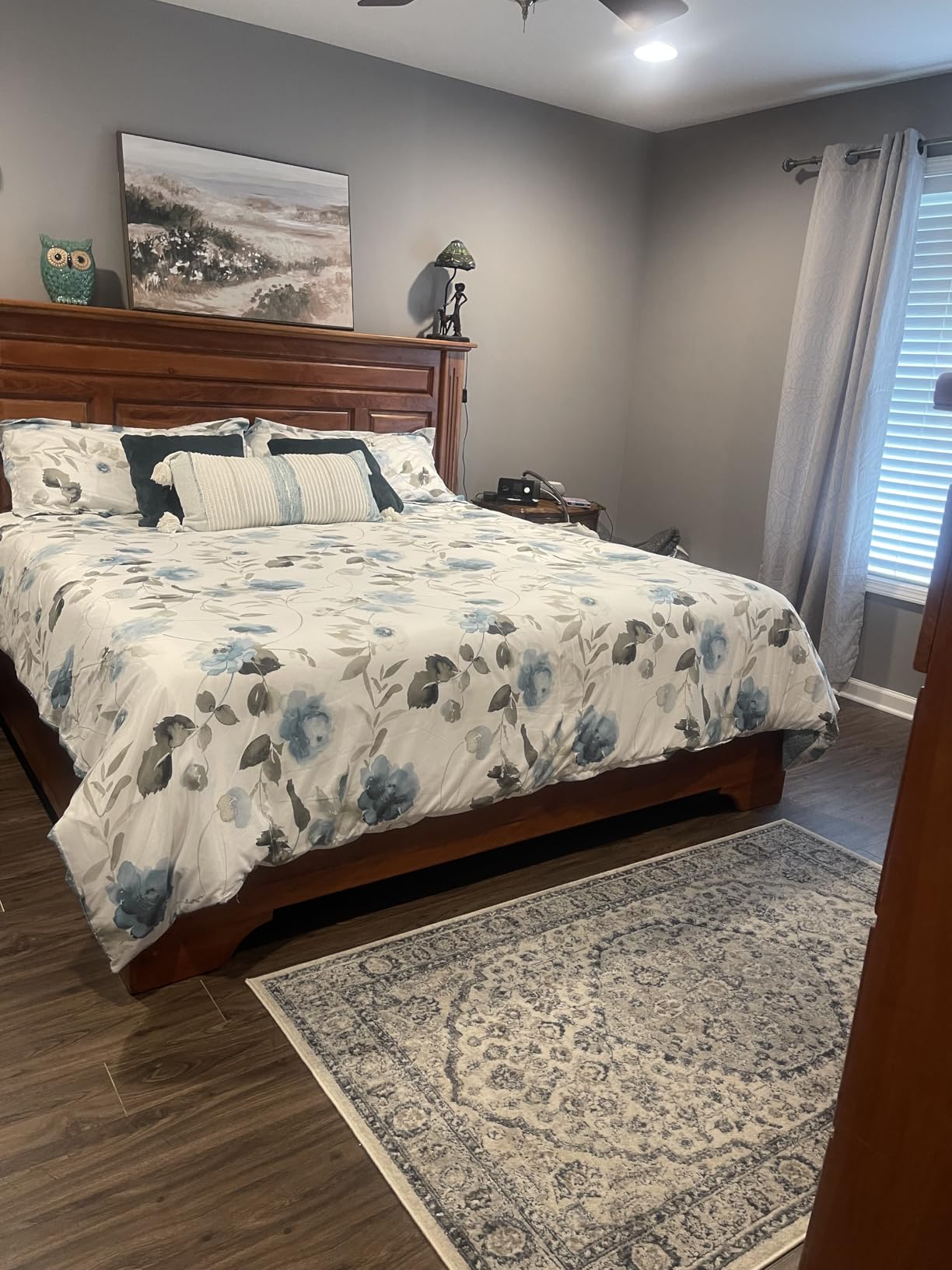 Amazon Basics White Down Alternative Comforter and Duvet Insert, Machine Washable, Full/Queen customer photo 2