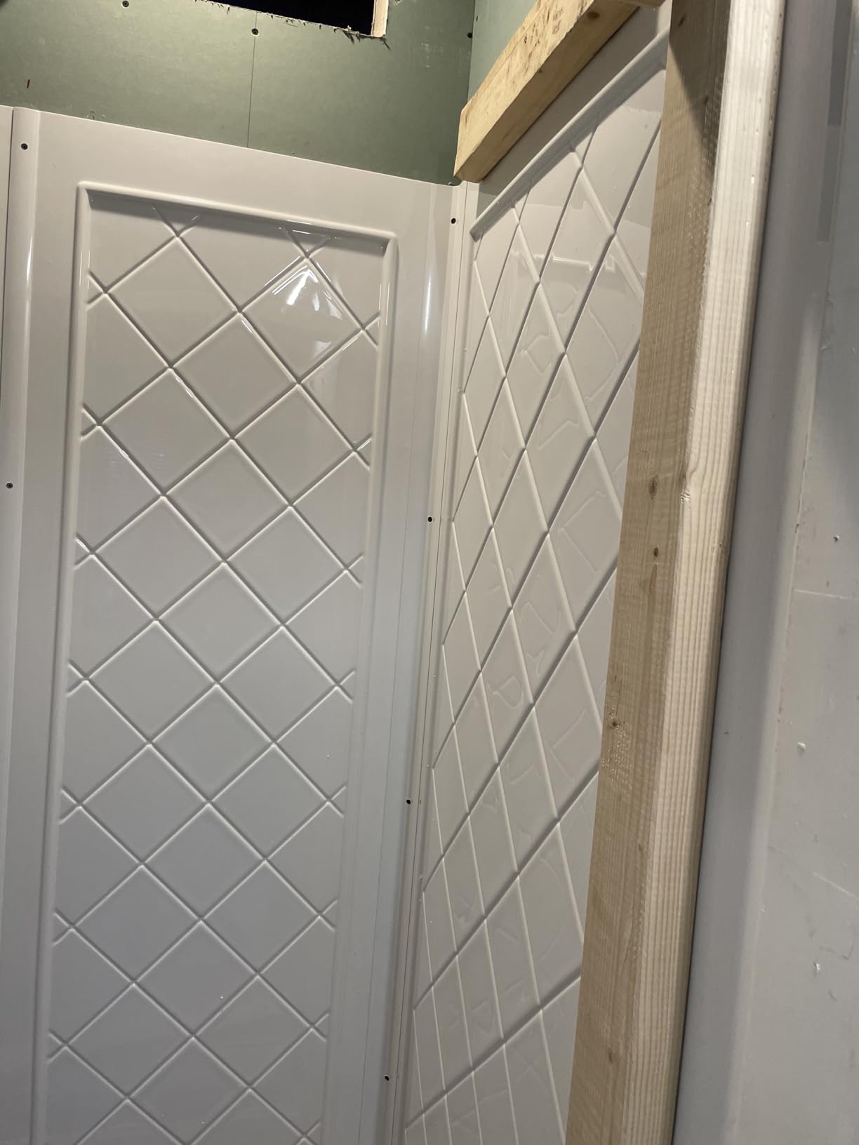 DreamLine 32 in. D x 48 in. W x 76 3/4 in. H Center Drain Acrylic Shower Base and QWALL-5 Backwall Kit In White, DL-6070C-01 customer photo 1