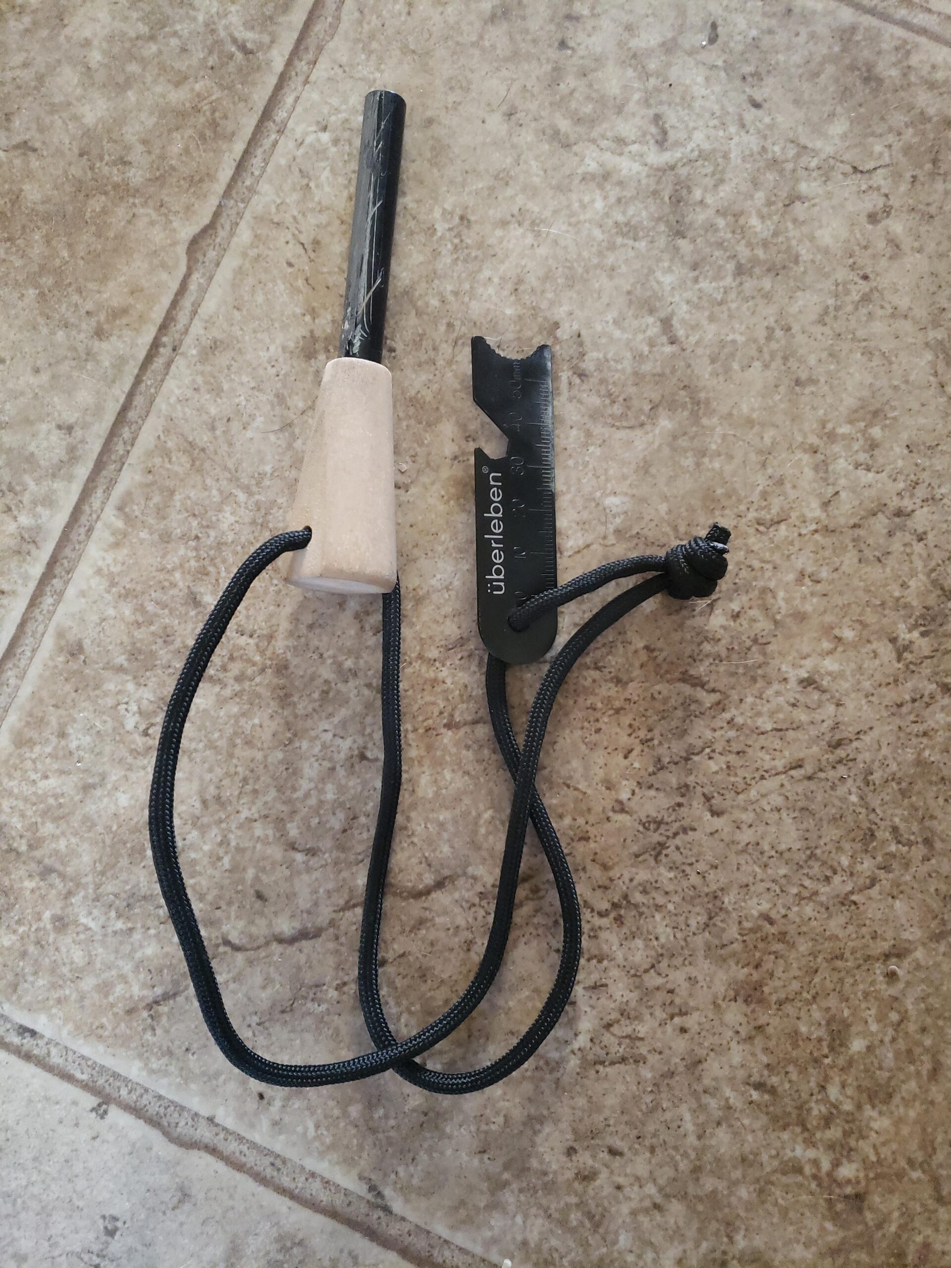 Überleben | Zünden Original Ferro Rod Fire Starter Survival Tool - Up to 15,000 Strikes, 3/8
