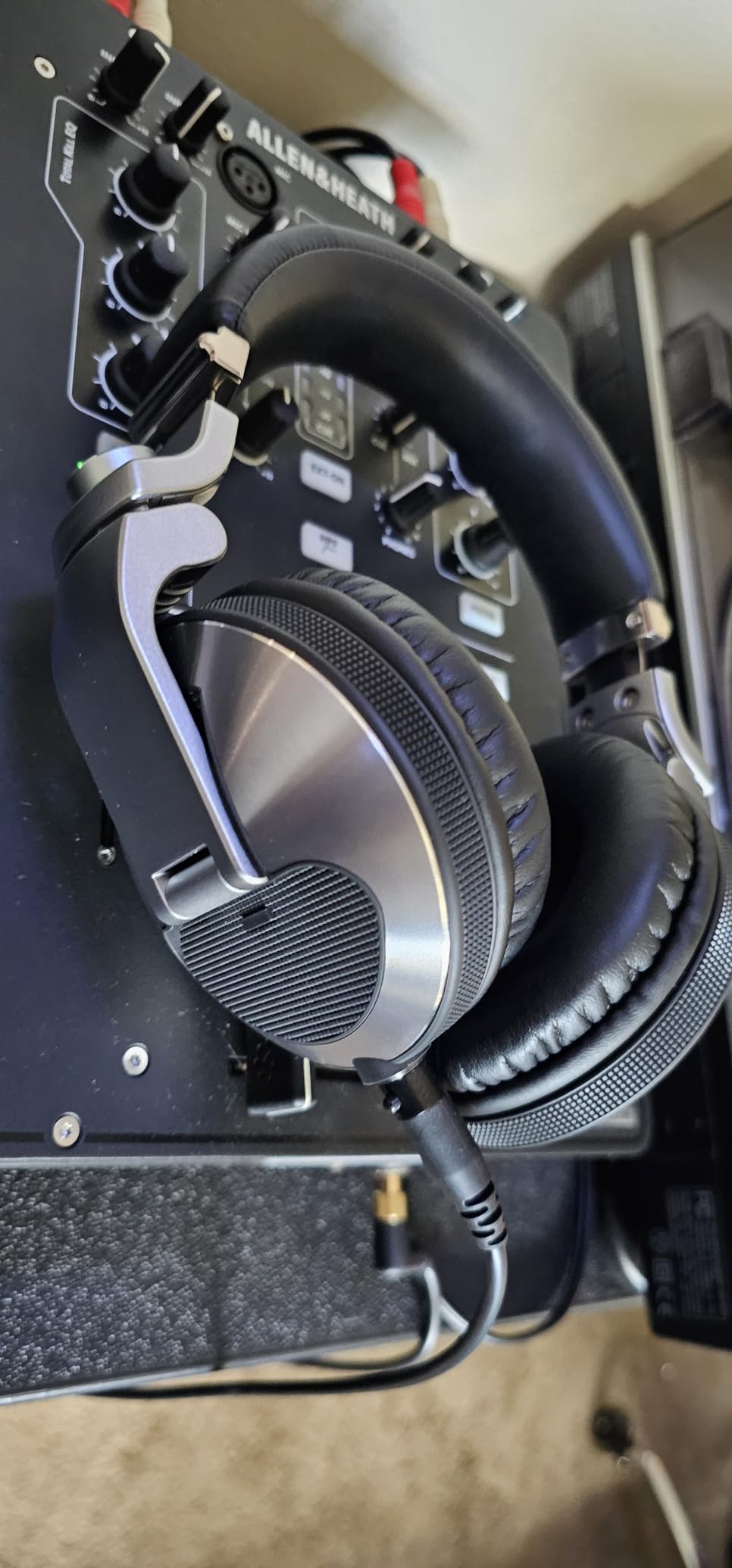 Pioneer DJ HDJ-X10-K Professional Flagship over-ear DJ headphones (black) customer photo 2