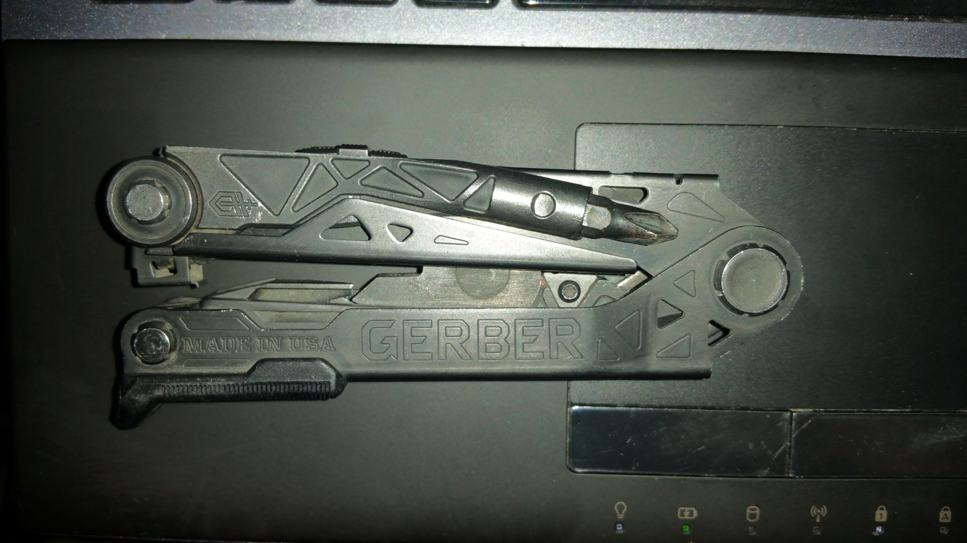 Gerber Gear Center-Drive Multitool - With Needle-Nose Pliers, 3.25