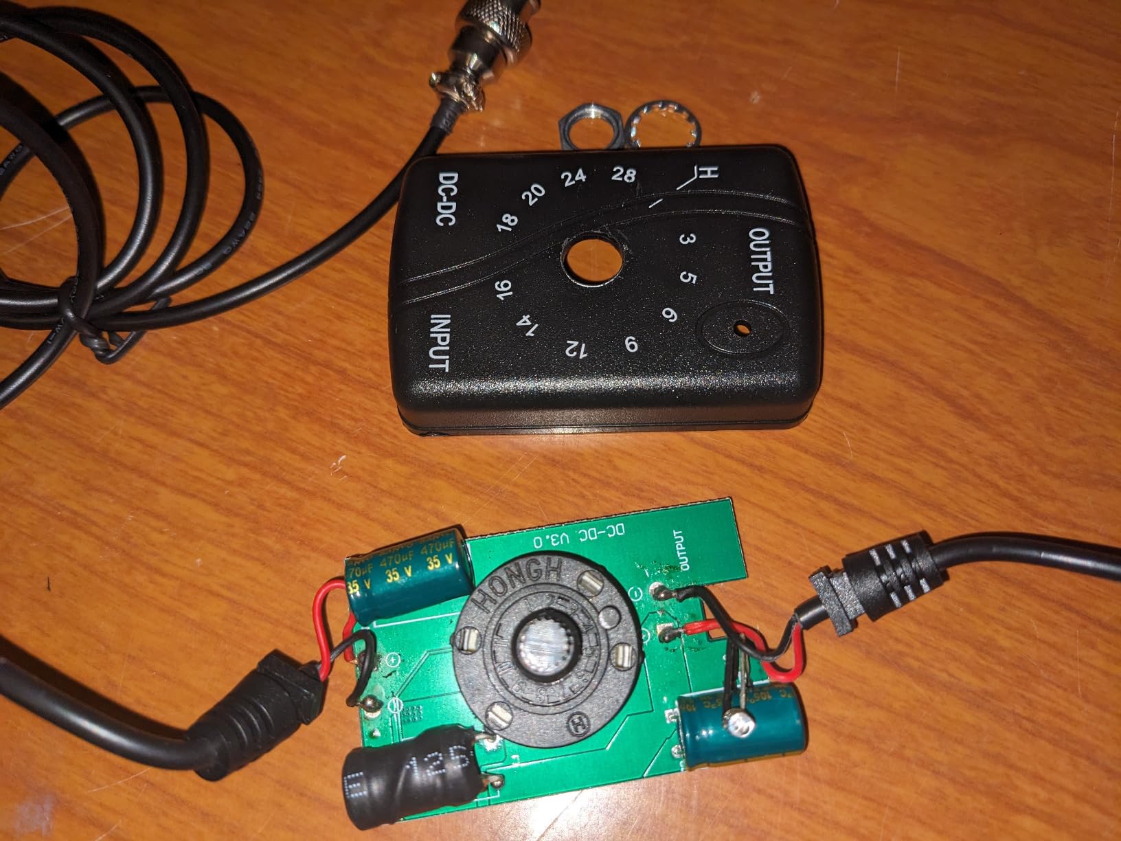 Hand Crank Generator High Power Charger for Outdoor Mobile Phone Computer Charging 30W / 0-28V with USB Plug (Green Generator + DC Regulator) customer photo 1