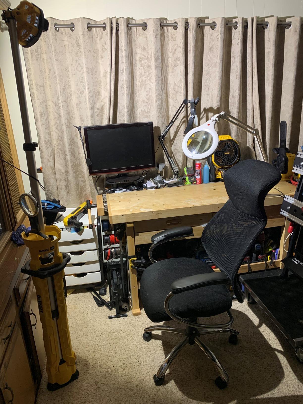 DEWALT 20V MAX LED Work Light with Stand, Tripod Light, 3000 Lumens with 3 Modes, Tool Only (DCL079B) customer photo 1