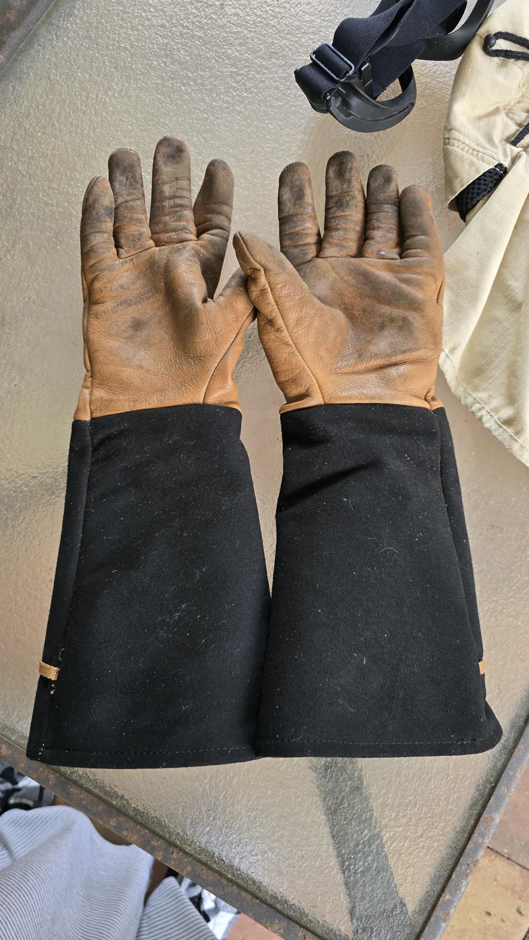 HANDLANDY Rose Pruning Gloves for Men & Women, Long Thorn Proof Gardening Gloves, Breathable Pigskin Leather Gauntlet, Best Garden Gifts & Tools for Gardener customer photo 1