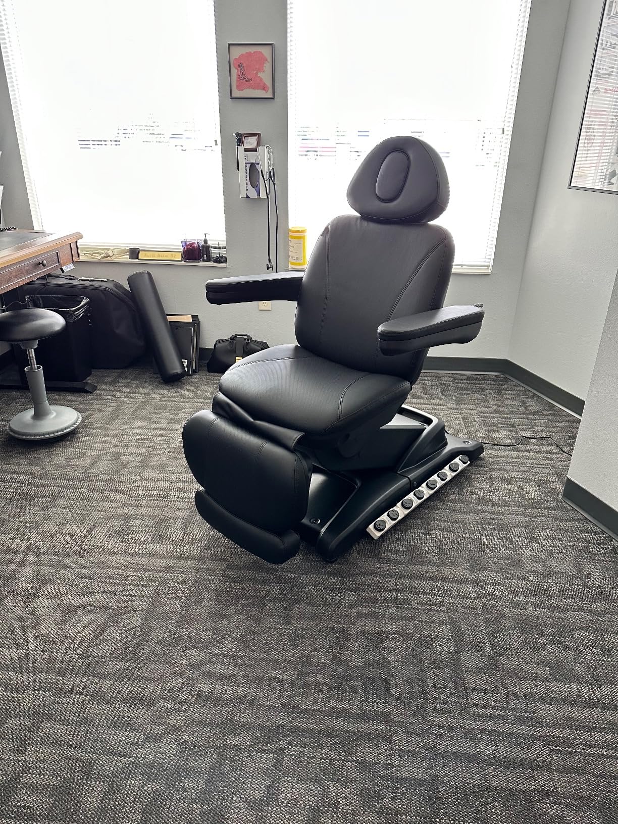 Dir Full Electrical 4 Motor Facial Beauty Bed - Doctor, Tattoo, Medical Podiatry Chair - Spa Aesthetic Chair with Thermal Heated Seats Apollo, Black customer photo 1