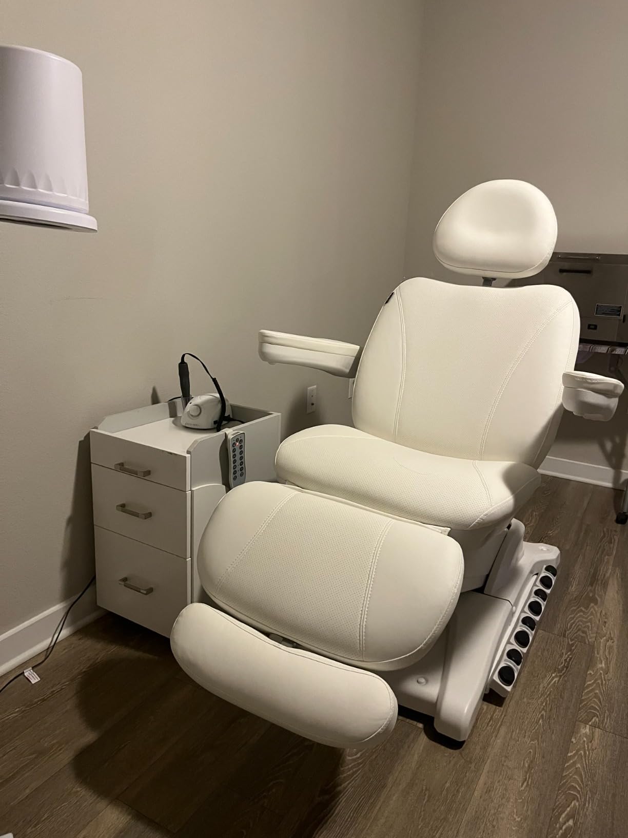 Dir Full Electrical 4 Motor Facial Beauty Bed - Doctor, Tattoo, Medical Podiatry Chair - Spa Aesthetic Chair with Thermal Heated Seats Apollo, Black customer photo 2