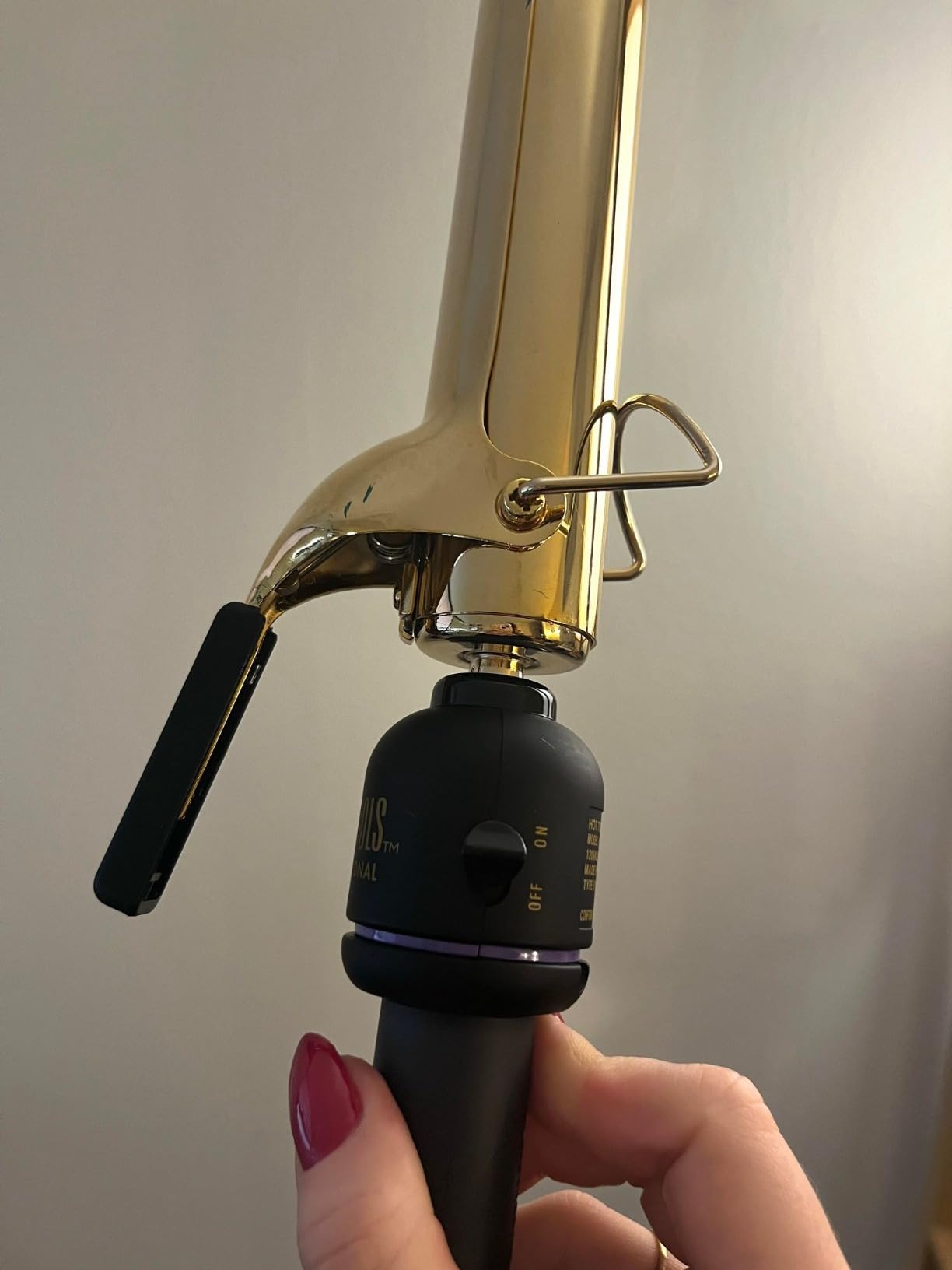 HOT TOOLS Pro Artist Black Gold Curling Iron, 1-1/4 inch customer photo 2