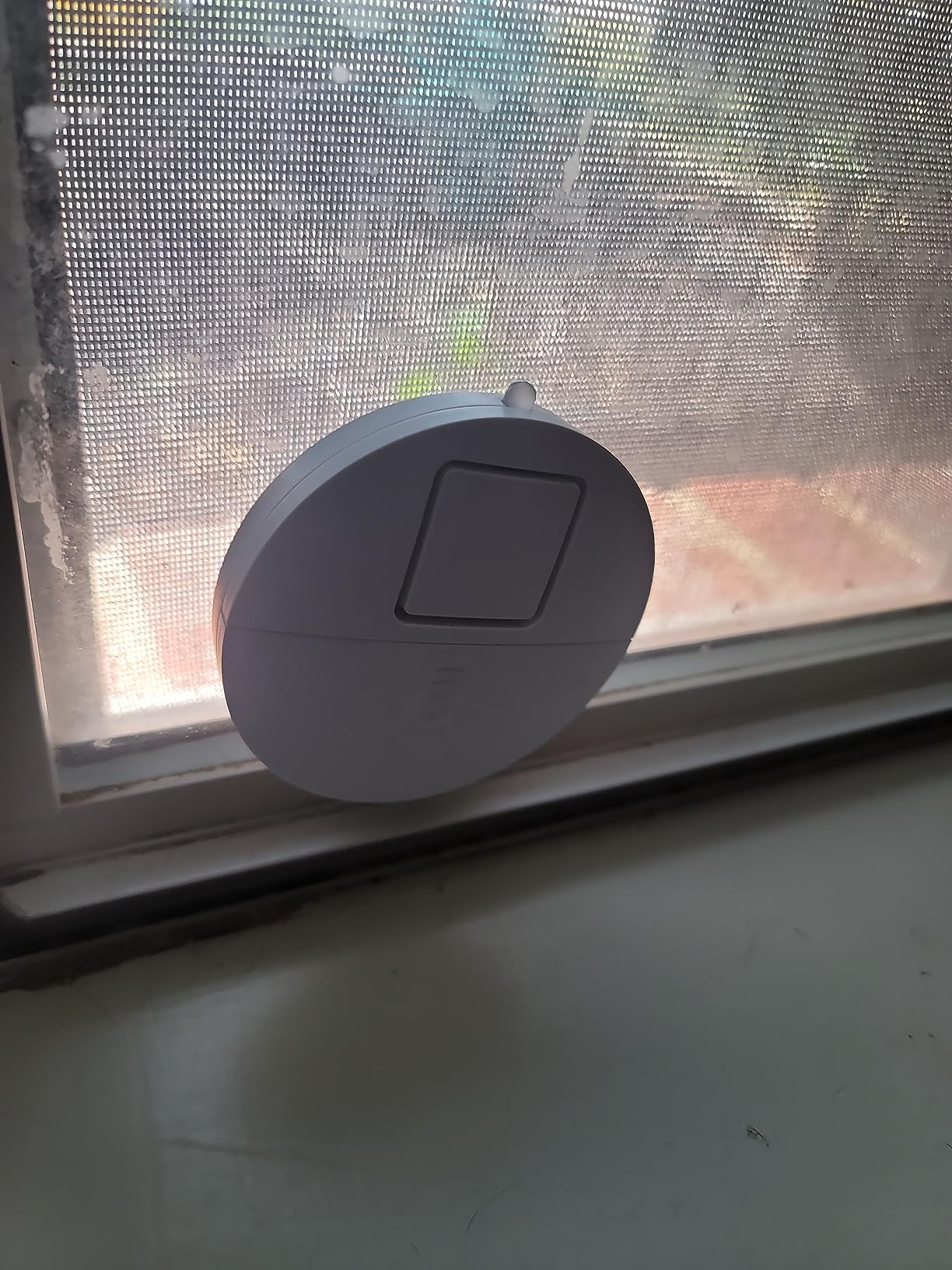 EVA LOGIK Modern Ultra-Thin Window Alarm with Loud 120dB Sound and Vibration Sensors Compatible with Virtually Any Window, Glass Break Alarm Perfect for Home, Office, Dorm Room- 8 Pack customer photo 1