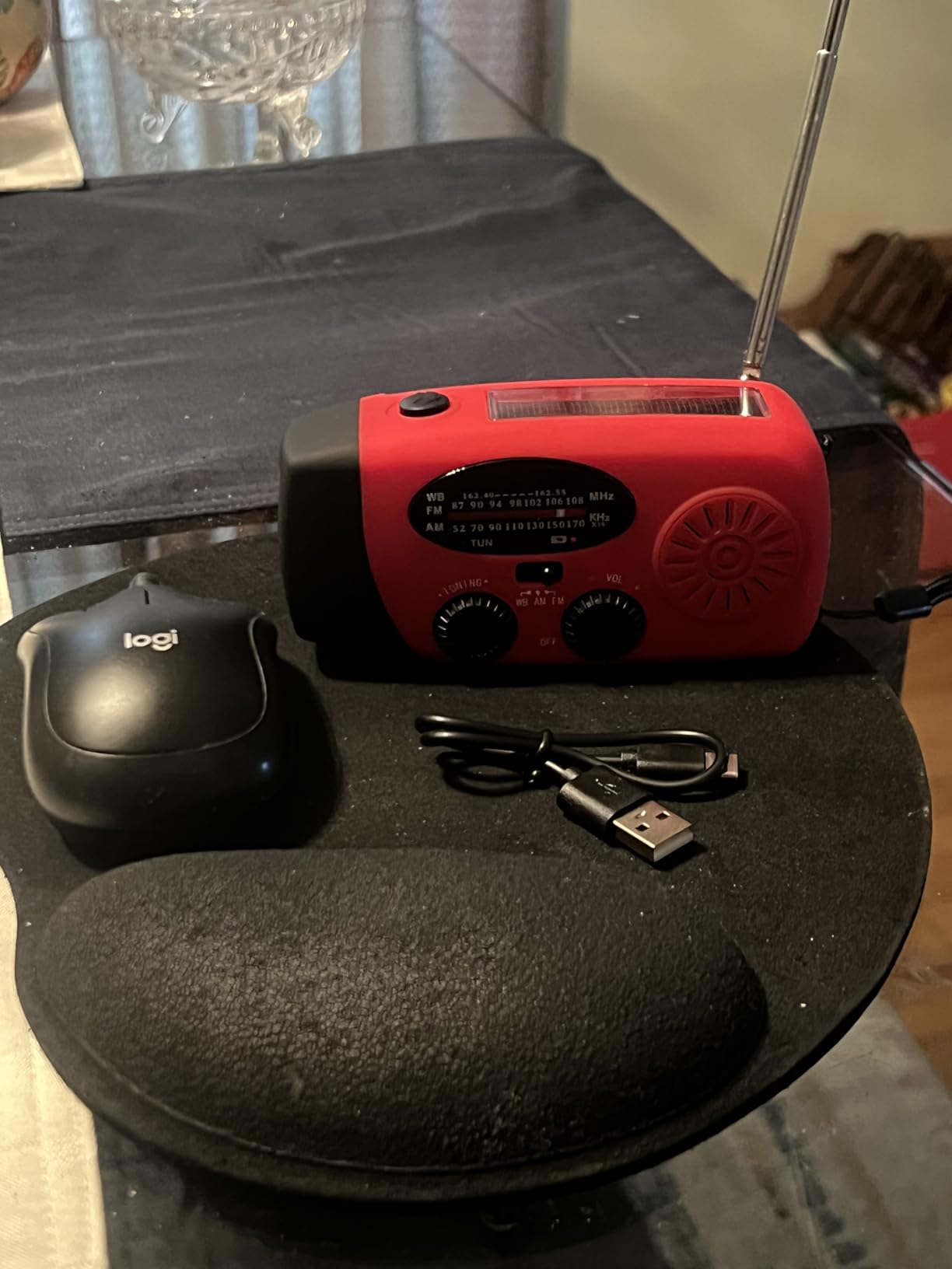 FM/AM/NOAA Weather Radio Hand Crank Self Powered Solar Portable Mini Emergency Survival Radios with 3 LED Super Bright Flashlight 2000mah Battery Operated Power Smart Phone Charger,SOS customer photo 1