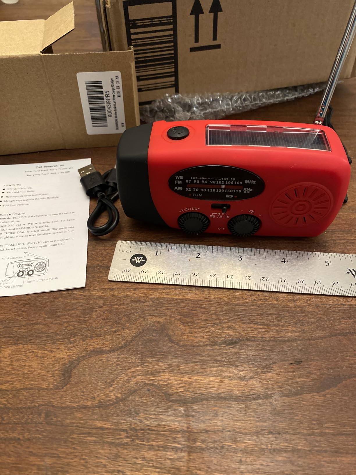 FM/AM/NOAA Weather Radio Hand Crank Self Powered Solar Portable Mini Emergency Survival Radios with 3 LED Super Bright Flashlight 2000mah Battery Operated Power Smart Phone Charger,SOS customer photo 2