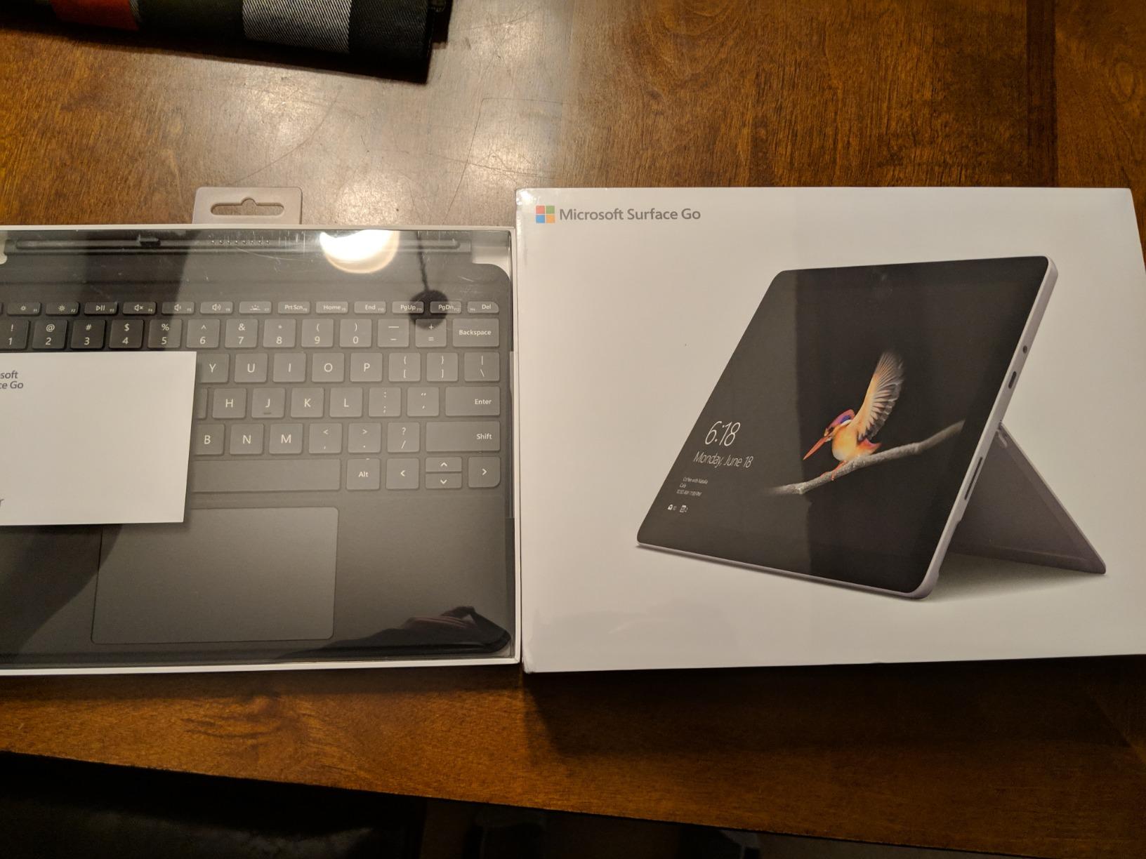 Microsoft Surface Go (Intel Pentium Gold, 4GB RAM, 64GB) customer photo 2