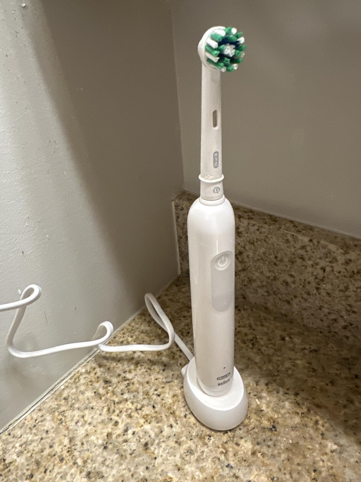 Oral-B Pro 1000 CrossAction Electric Toothbrush, Black and White, 2 Count customer photo 2