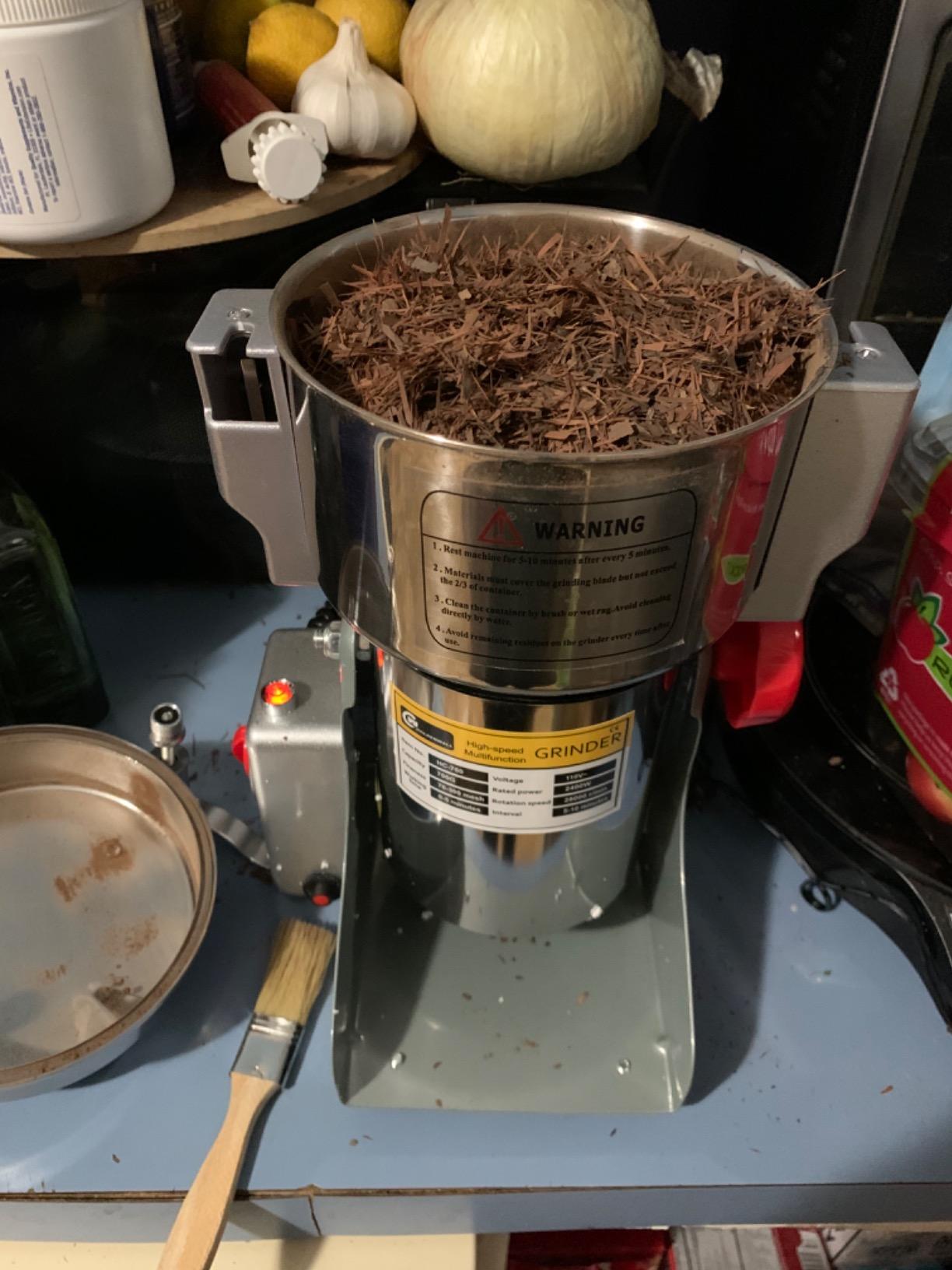 CGOLDENWALL 700g Electric Grain Grinder Mill Safety Upgraded 2400W High-speed Spice Herb Grinder Commercial Superfine Grinding Machine Dry Cereals Pulverizer CE 110V (700g Swing Type) customer photo 3