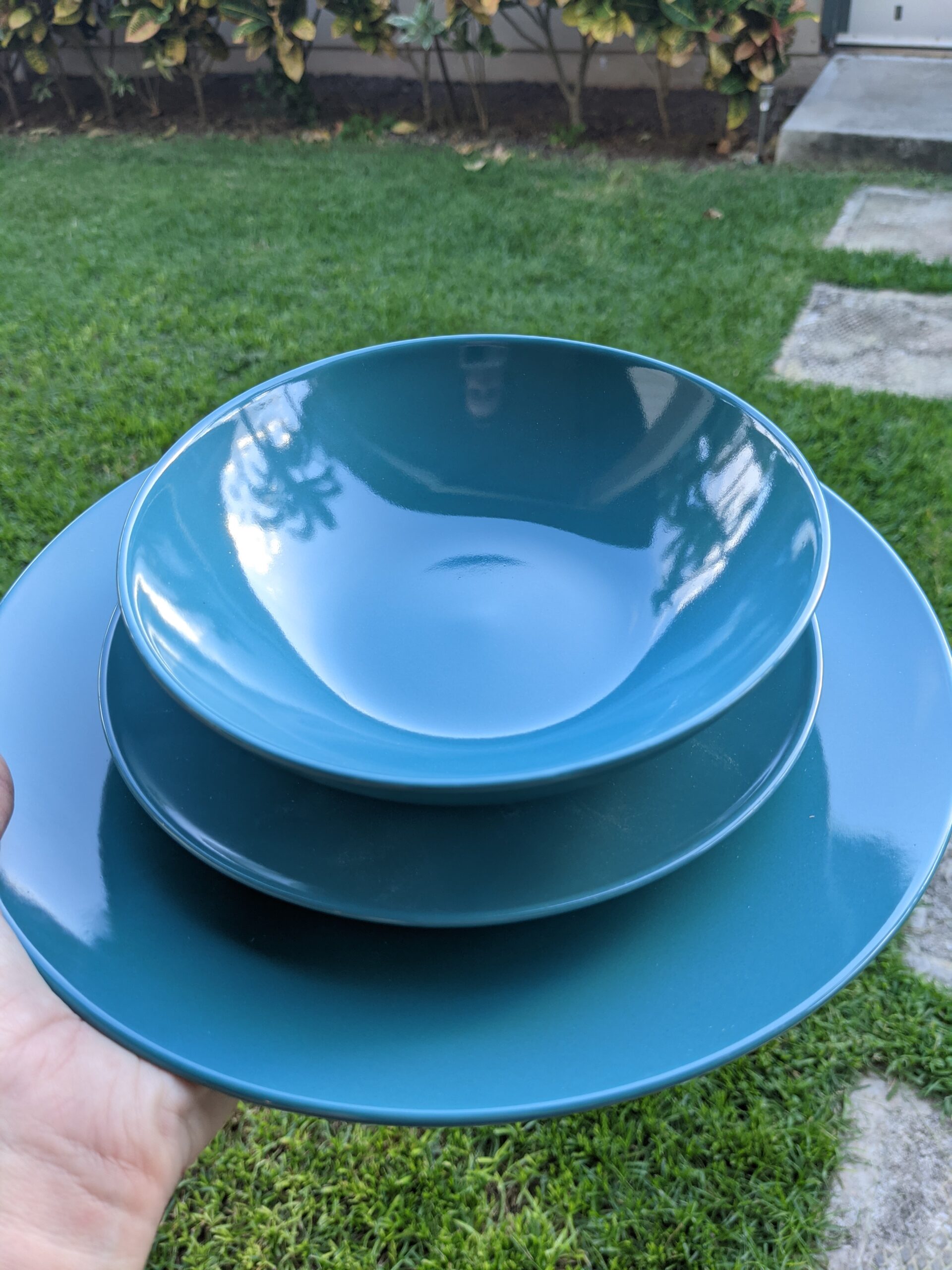 Amazon Basics 18-Piece Stoneware Dinnerware Set, Service for 6, Microwave and Dishwasher Safe, Plates and Bowls for Everyday Use, Smokey Grey customer photo 2