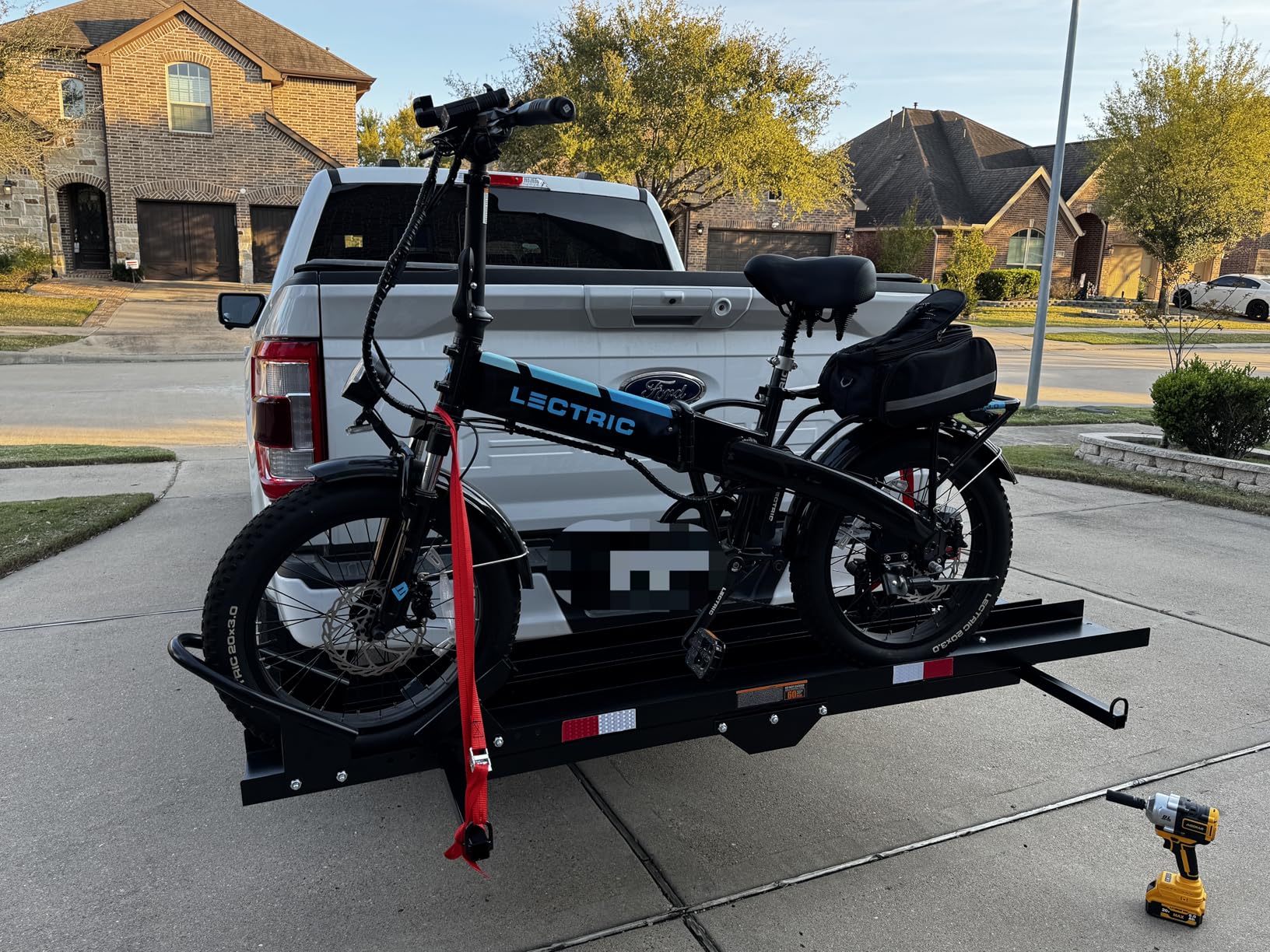 Goplus Motorcycle Hitch Carrier, 600LBS Motorcycle Carrier Hitch Mount with 2 Straps, Loading Ramp, Dirt Bike Trailer, Heavy Duty Motor Cycle Rack, Fit Up to 7.5