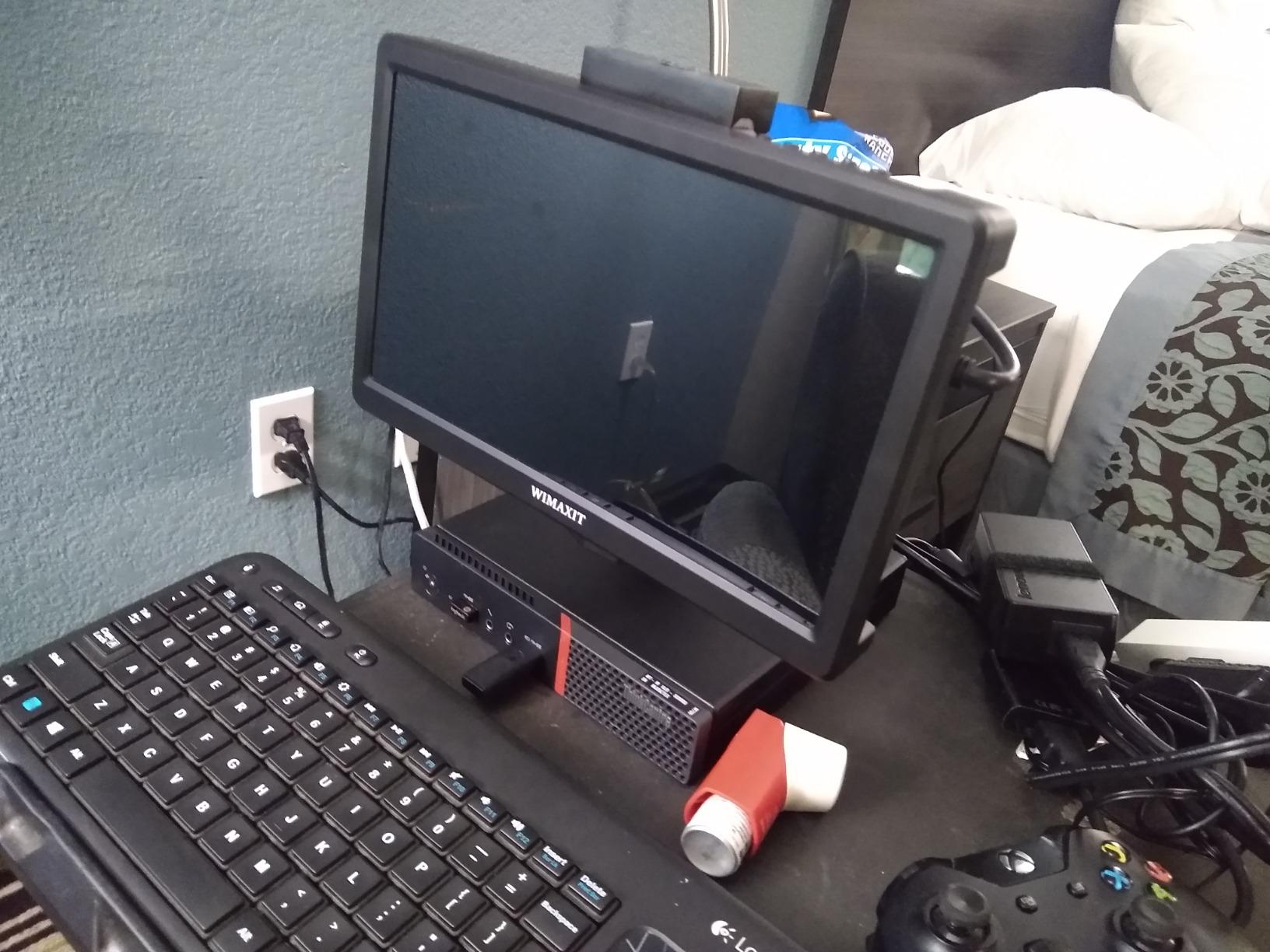 Lenovo ThinkCentre M700 Tiny Desktop PC, Intel Quad Core i5-6500T 2.5GHz up to 3.1GHz, 16GB, 256GB SSD, WiFi, BT 4.0, HDMI, USB 3.0, DP Port, Windows 10 Pro (Renewed) customer photo 1