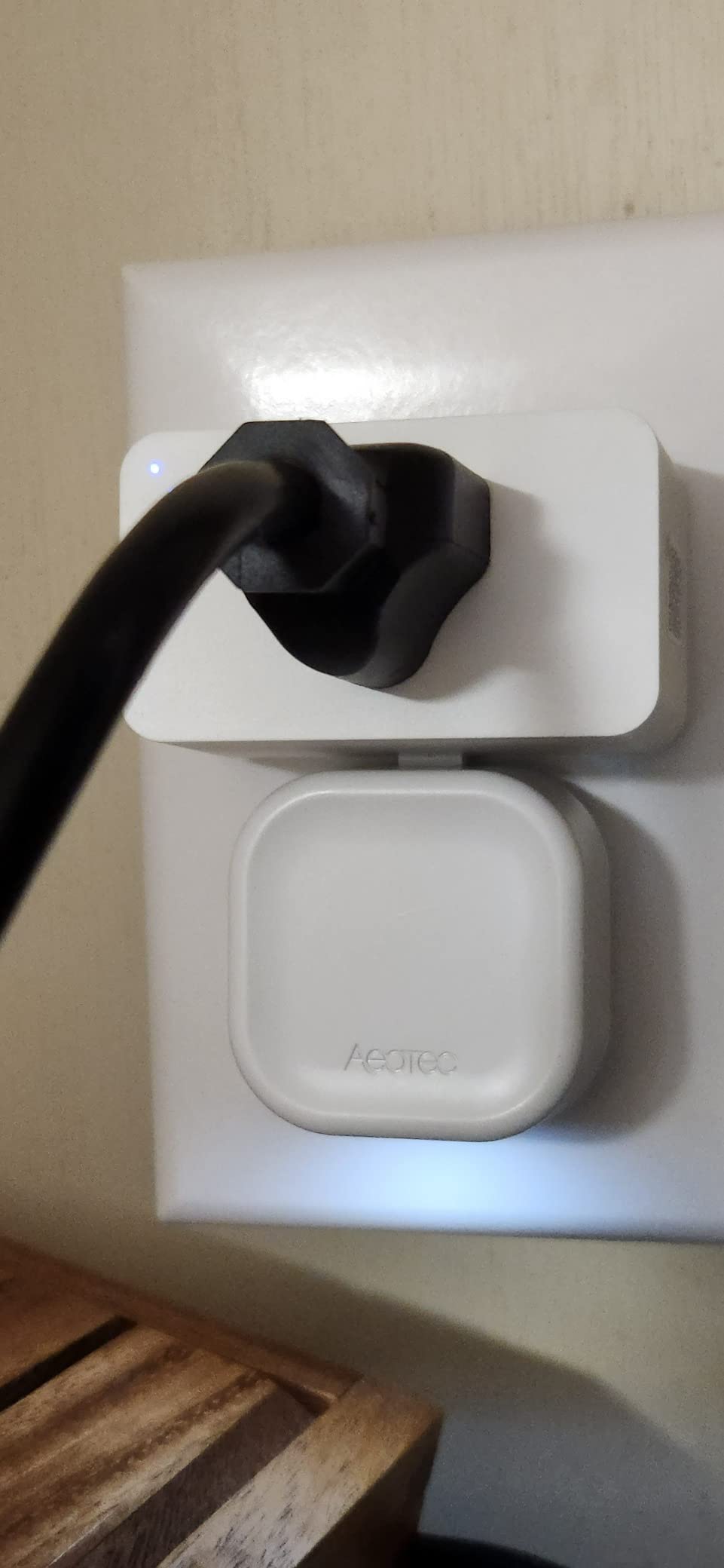 Z-Wave Hub Range Extender - Aeotec Range Extender 7 - Improves Performance and Range of Your Z-Wave Hub - SmartThings, Hubitat, Alarm.com, Ring, and More - Gen7 (One Pack) customer photo 1