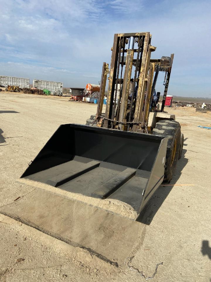 Titan Attachments Fork Mounted Telehandler Dirt Bucket, 84