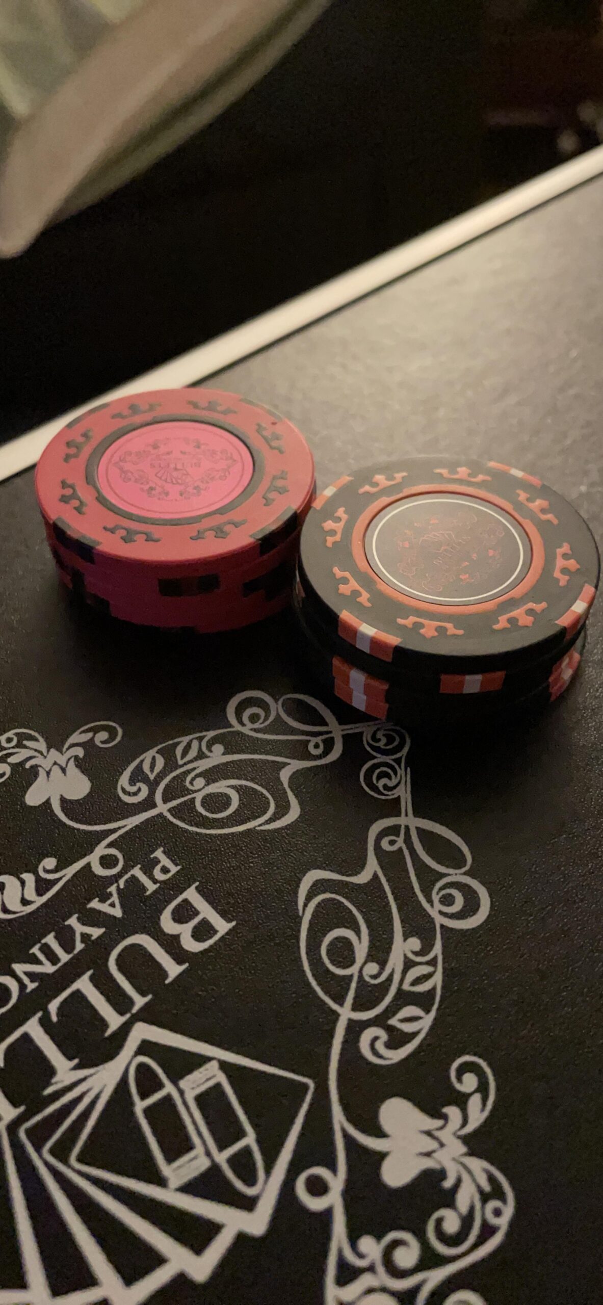 Bullets Playing Cards | Poker Set Corrado | 500 Clay Poker Chips (14 g) with Aluminum Case & Playing Cards - Texas Hold'em, Blank Chips Without Denominations customer photo 1