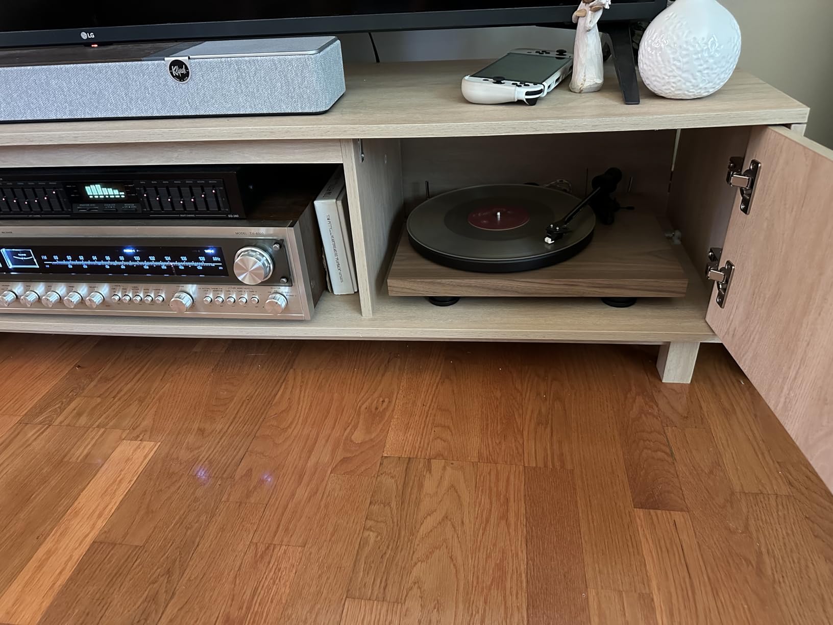 Pro-Ject Debut Carbon EVO Turntable with Sumiko Rainier Cartridge (Blue) customer photo 2