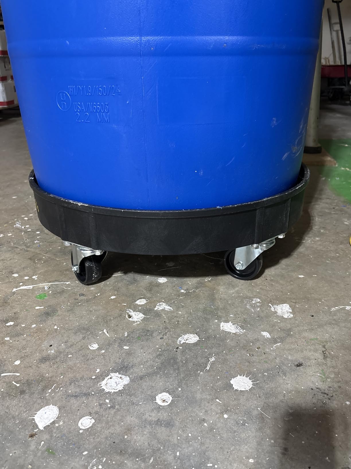 ELAFROS 30 Gallon and 55 Gallon Heavy Duty Plastic Drum Dolly - Durable Plastic Drum Cart 900 lb. Capacity- Barrel Dolly with 5 Swivel Casters Wheel, Grey customer photo 1