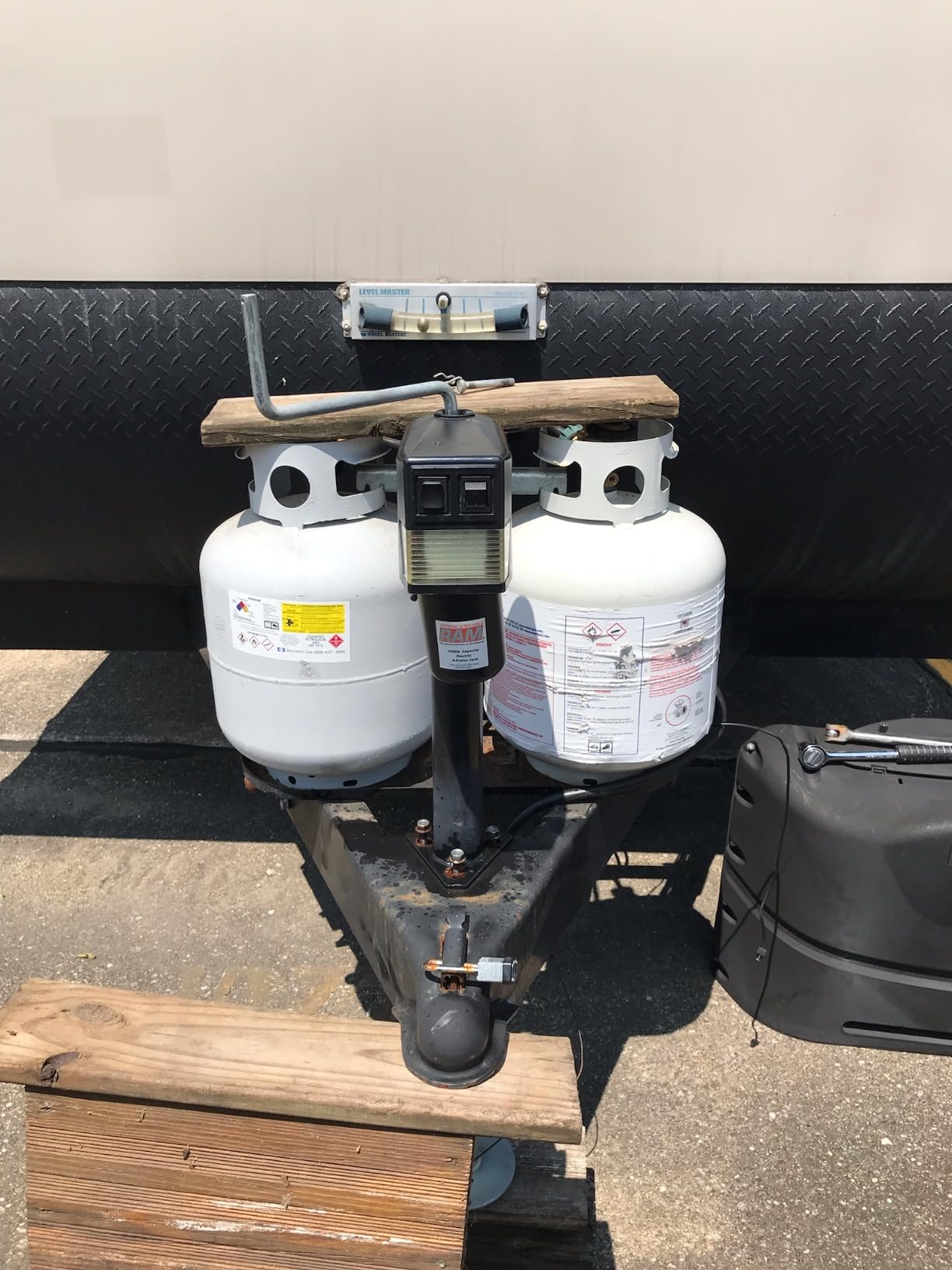 Lippert Components - 813748 Power Stance Tongue Jack with Optional 2-Way to 7-Way powering System for RVs customer photo 1
