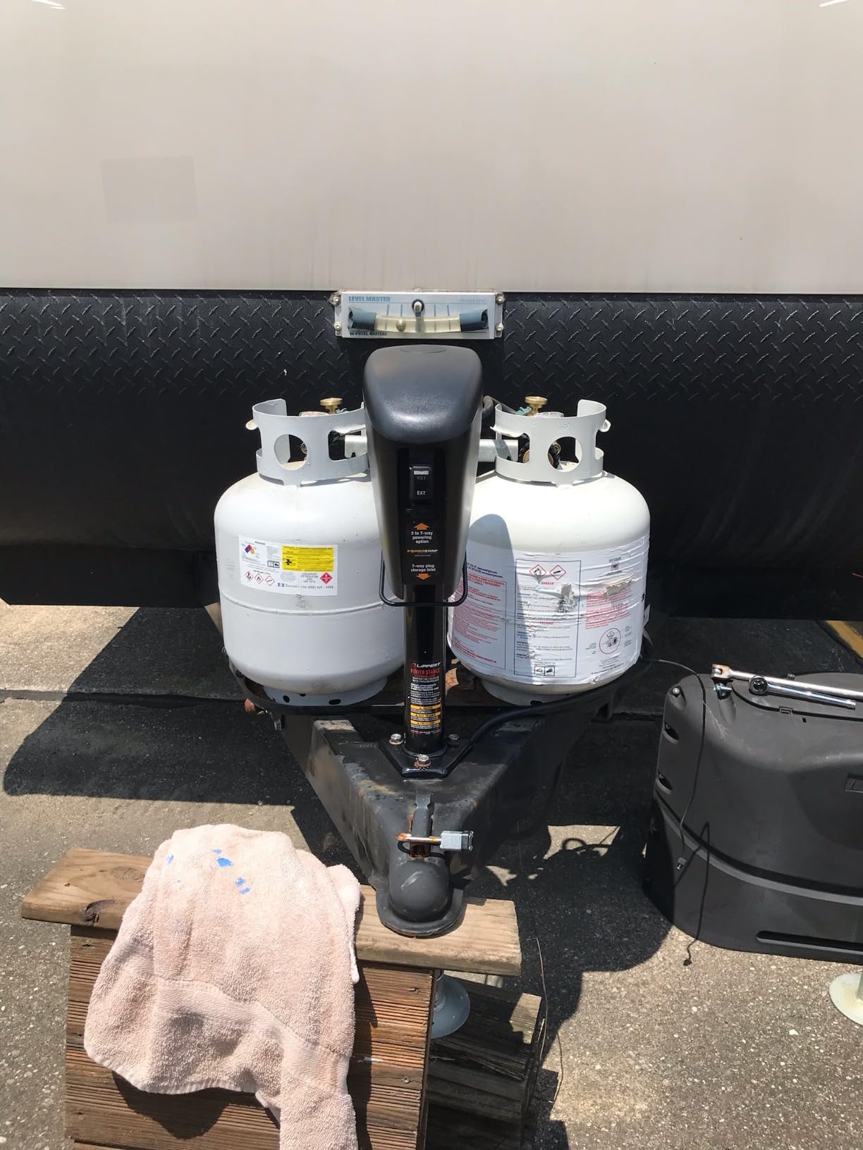 Lippert Components - 813748 Power Stance Tongue Jack with Optional 2-Way to 7-Way powering System for RVs customer photo 2