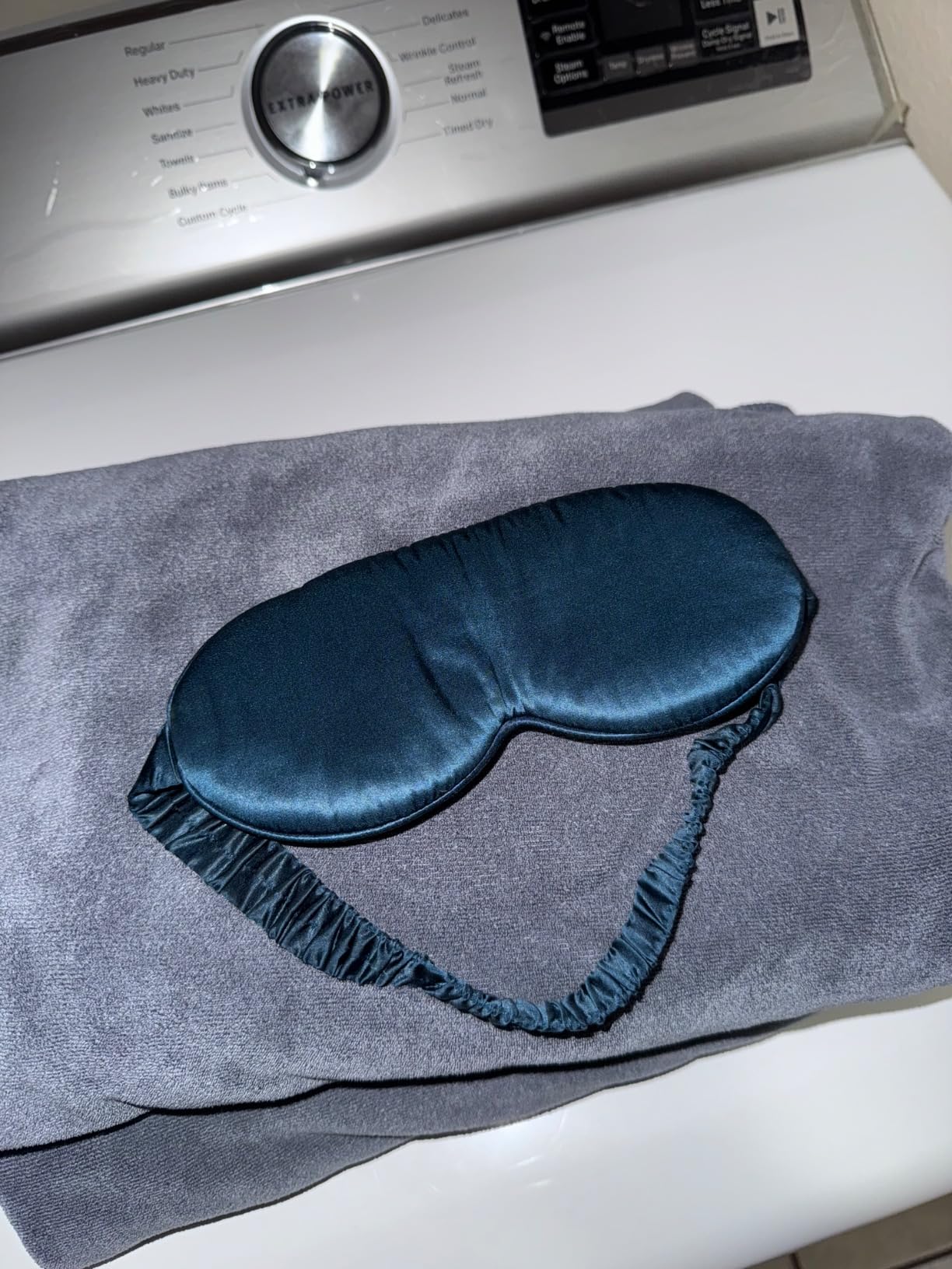 SUNDAYSILKS™ Exclusive Mulberry Silk Sleep Mask | Soft Eye Covers, Blackout Sleeping Mask for Women & Men | Silk Eye Mask for Sleep, Travel, and Relaxation | Antifaz para Dormir [Midnight Black] customer photo 1