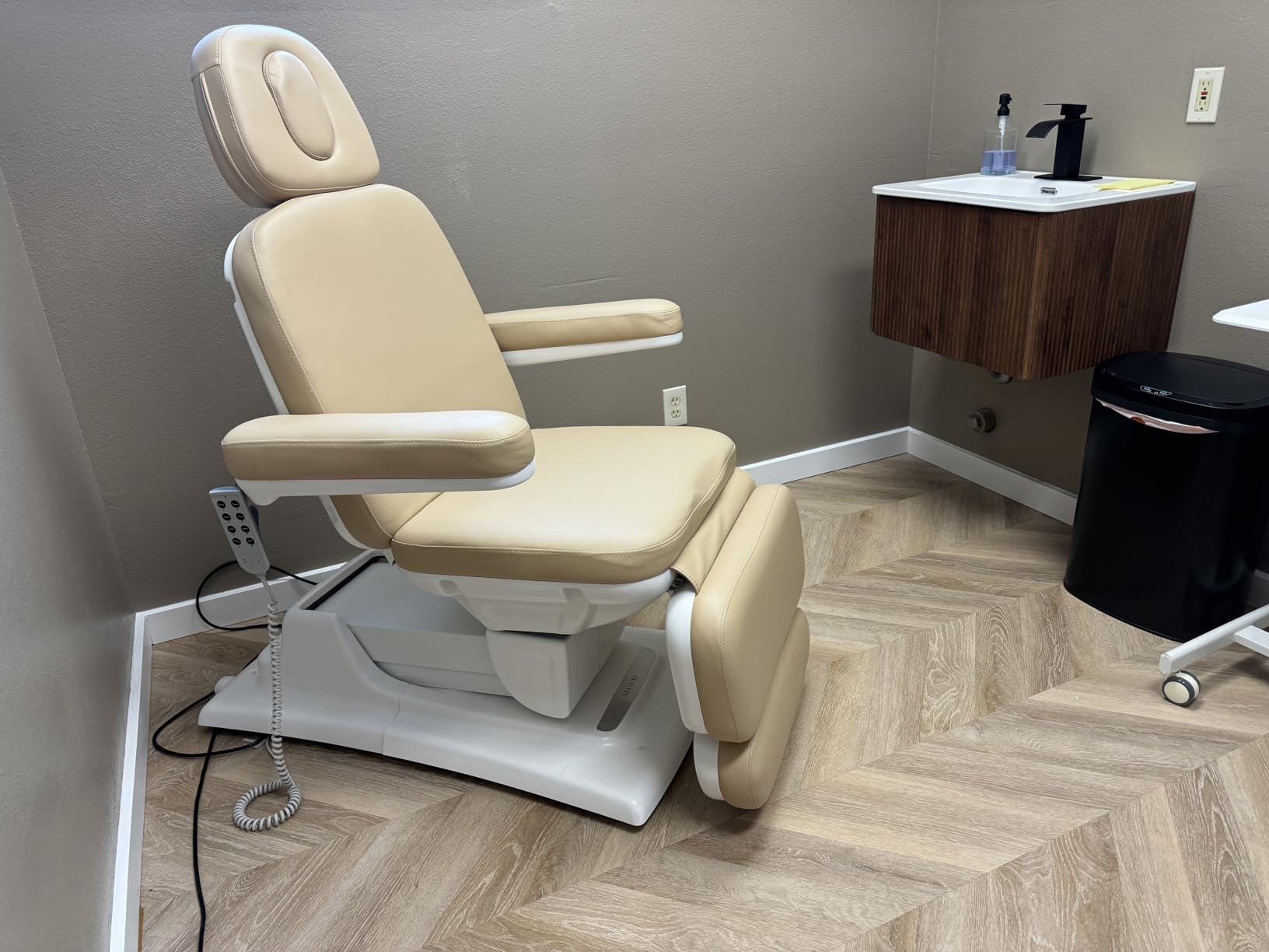 Sibella Electric Treatment Chair - 4 Quiet German Motors, 3.5