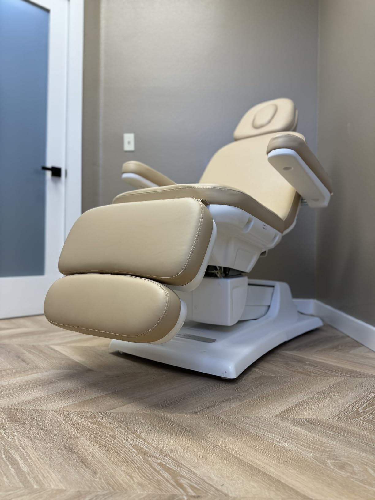 Sibella Electric Treatment Chair - 4 Quiet German Motors, 3.5