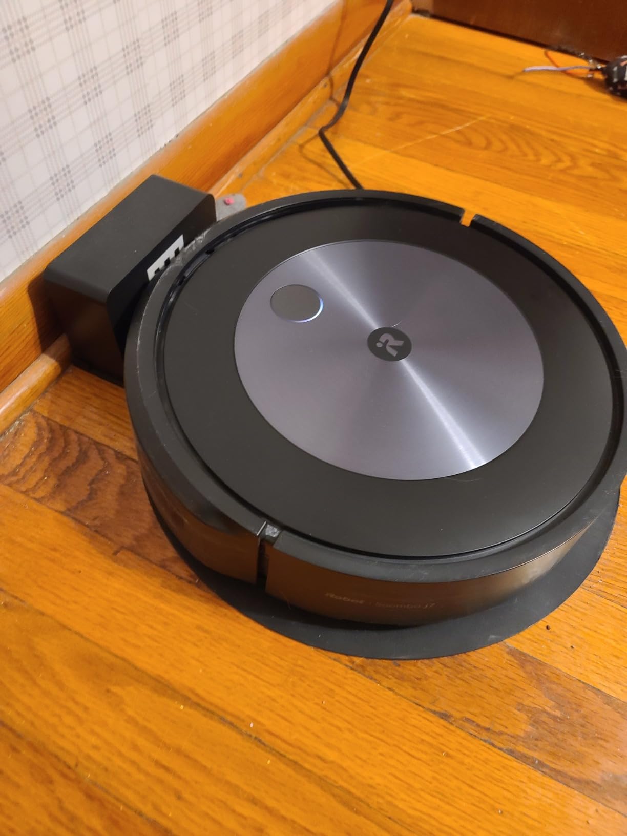 Roomba j7 (7150) Wi-Fi Connected Robot Vacuum - Identifies and avoids Obstacles Like pet Waste & Cords, Smart Mapping, Works with Alexa, Ideal for Pet Hair, Carpets, Hard Floors customer photo 1