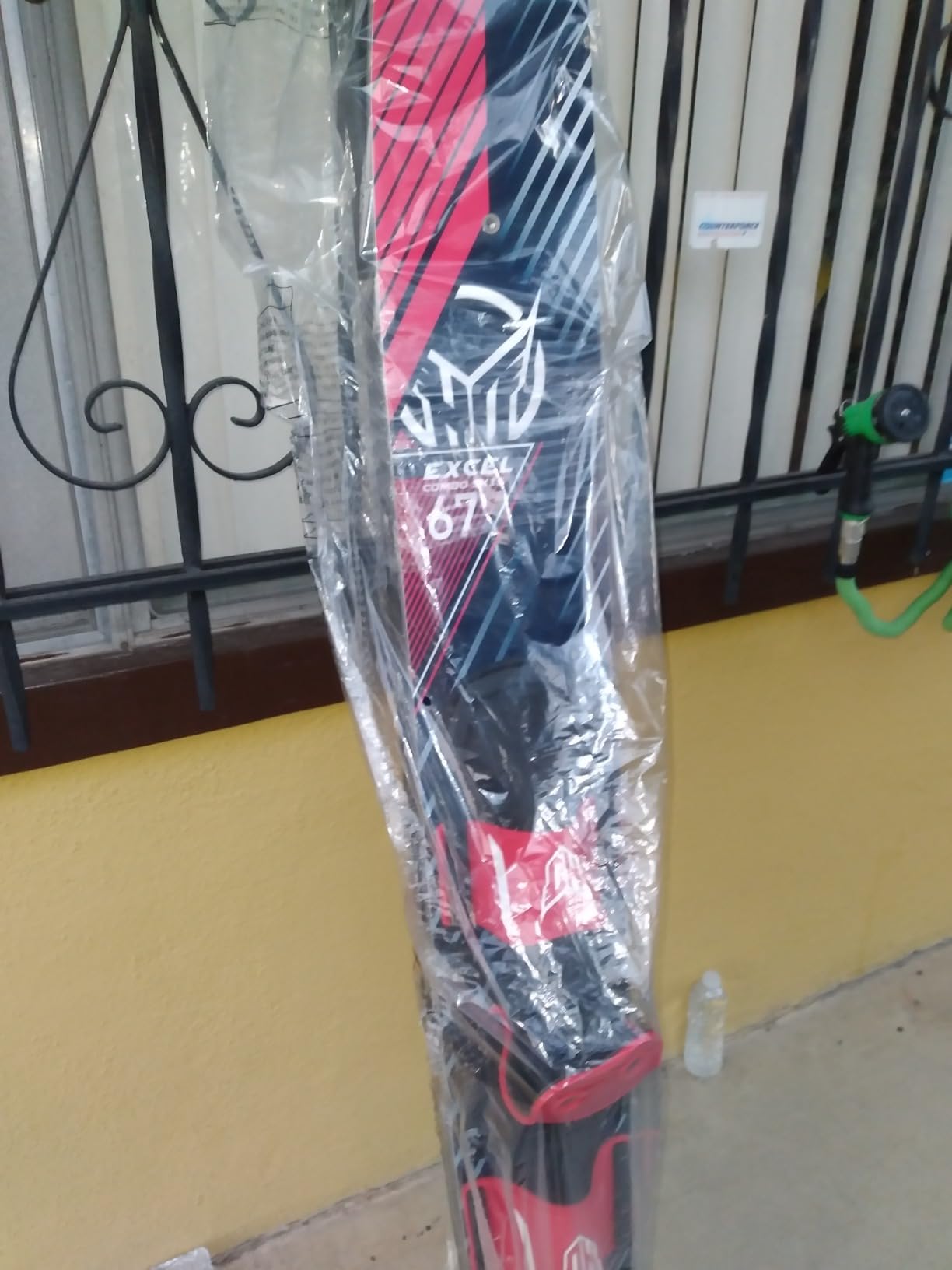 HO Sports Excel Combo Waterskis with Adjustable Horseshoe, Rear Toe Set Bindings, 140 lbs+, Max Speed 26 mph, Red/Black customer photo 1