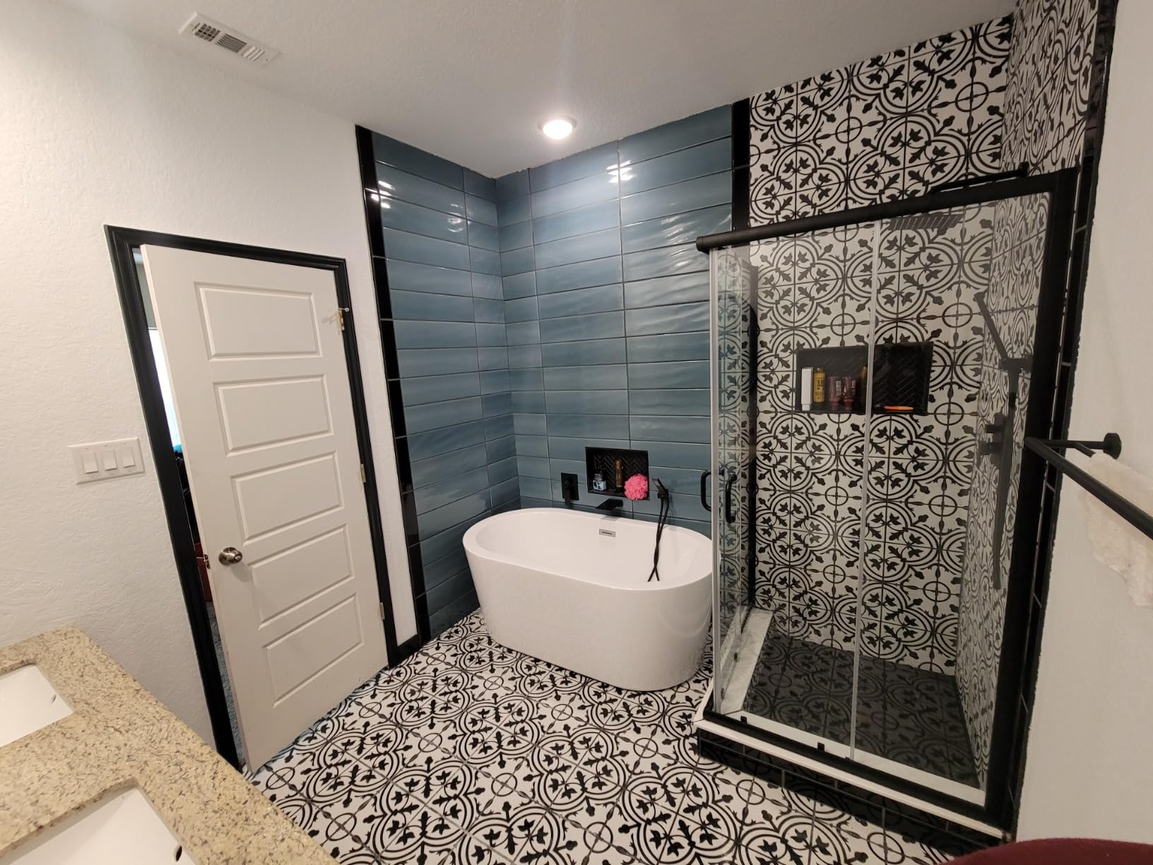 ELEGANT Corner Shower Enclosure 36 in. D x 36 in. W x 72 in. H, Double Sliding Corner Shower Door with 1/4 in. Tempered Glass, Sliding Shower Enclosure in Black customer photo 2