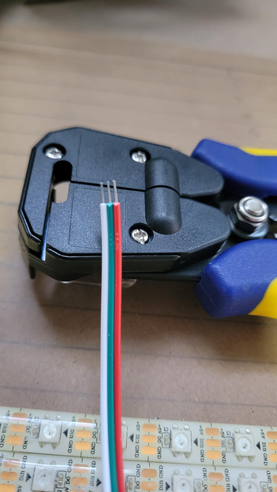 haisstronica Self-Adjusting Wire Stripper, 3 in 1 Stripper/Cutter/Crimping Heavy Duty Automatic Electrical Wire Strippers for 10-24 AWG customer photo 1