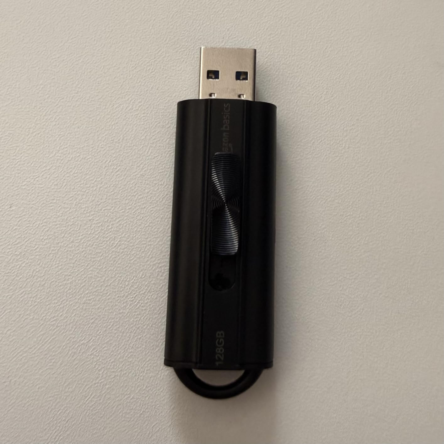 Amazon Basics 128 GB Ultra Fast USB 3.1 Flash Drive, Retractable, High-Speed Data Transfer, Black customer photo 2