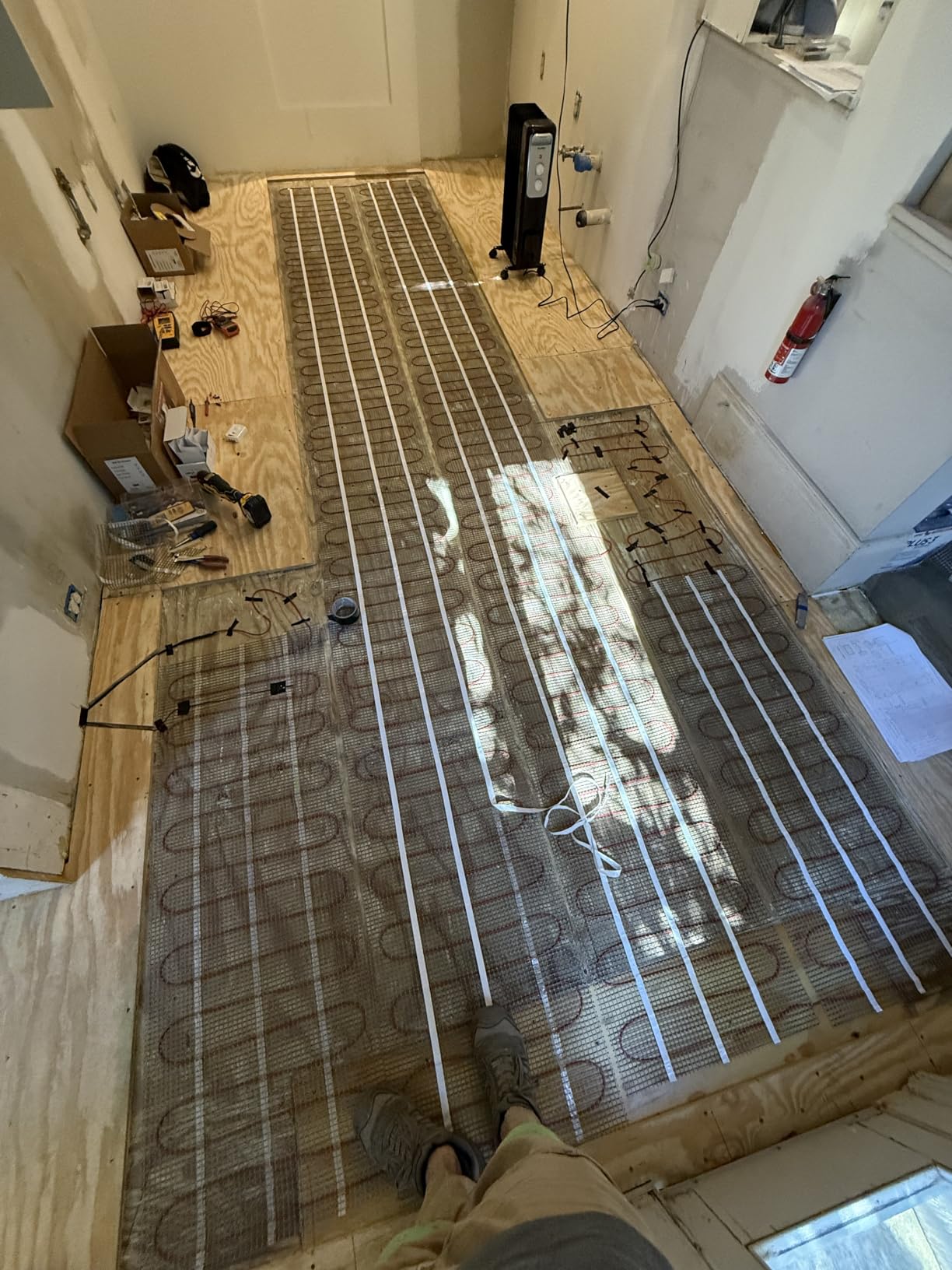 LuxHeat 150sqft Floor Heating Mat Kit - 120v Underfloor Heating System - Electric Radiant Heated Flooring System for Tile & Laminate - Includes UWG4 WiFi Programmable Thermostat w/GFCI, Alarm & Sensor customer photo 2