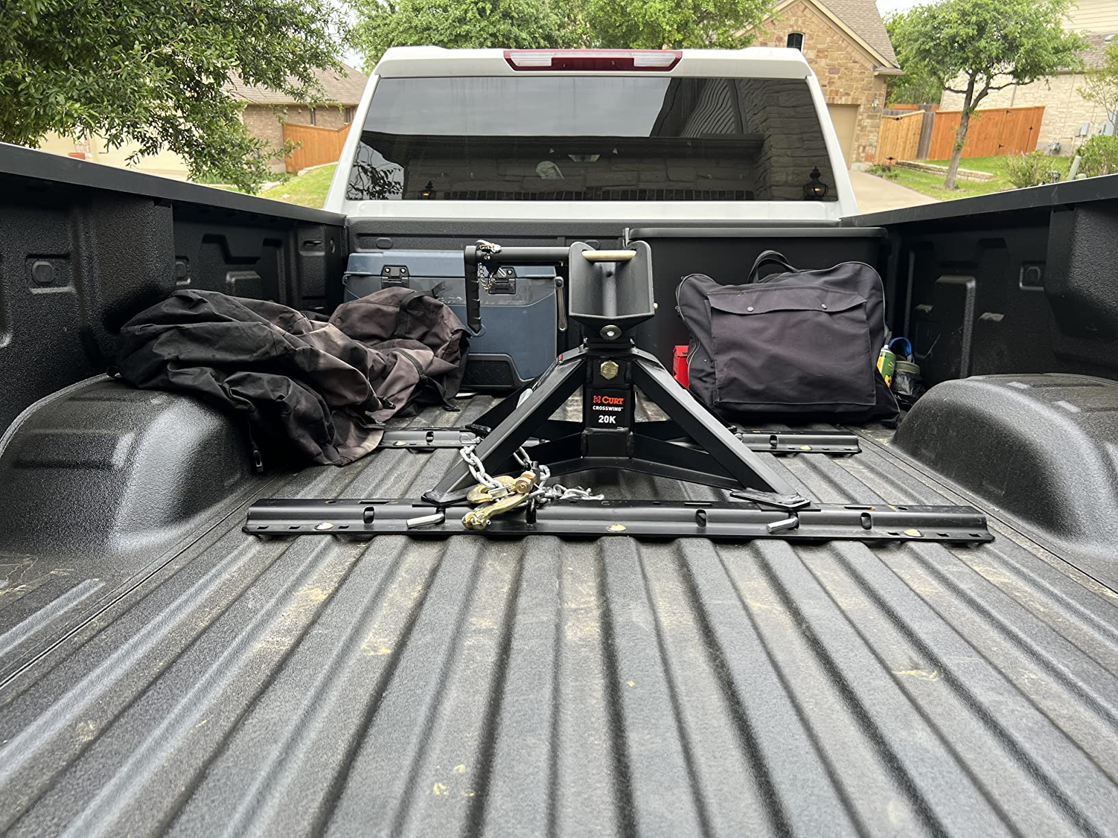 CURT 16600 CrossWing Lightweight 5th Wheel Hitch, 20,000 lbs. customer photo 1