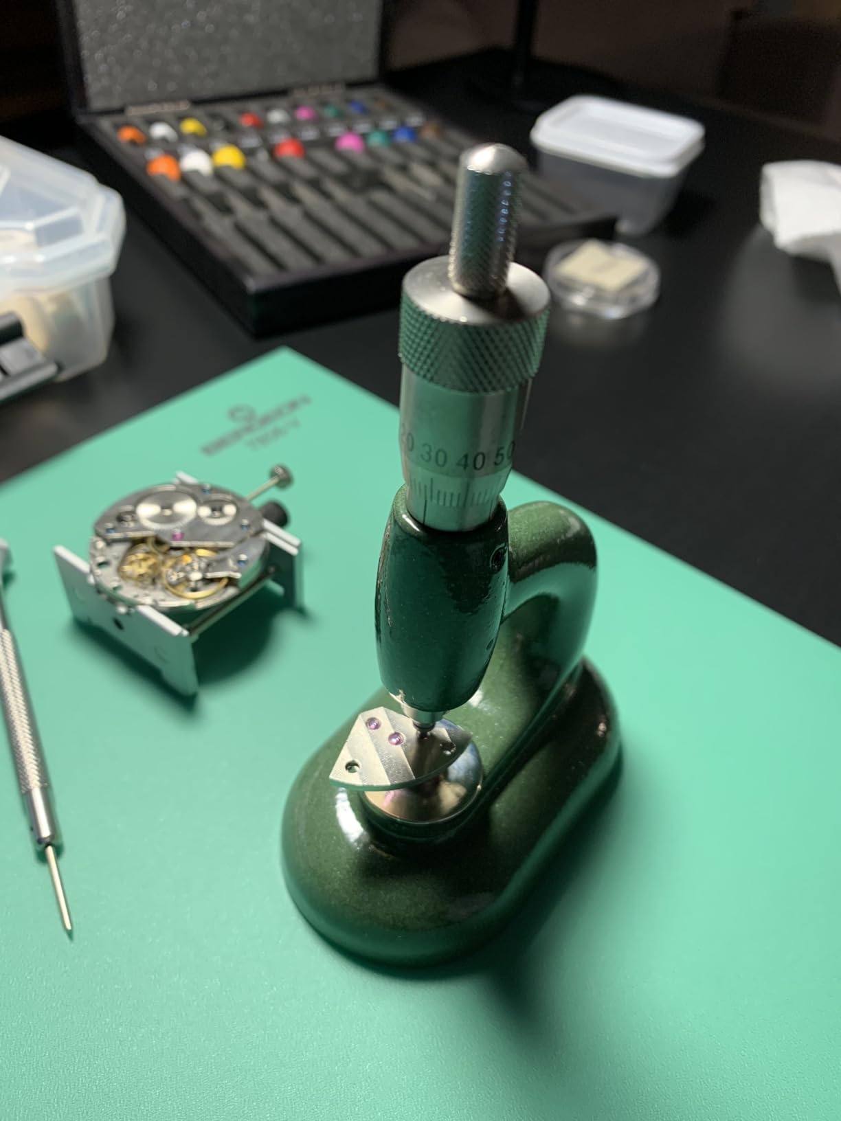 Watch Repair Tool Set with 48 Dies, Aluminum Alloy Watch Press Case Closer, Glossy Finish, Non-Slip Handle, for Watchmakers & Professionals customer photo 3