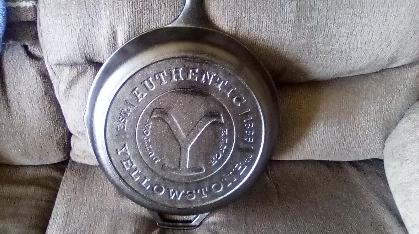 Lodge Pre-Seasoned Yellowstone Stamped Cast Iron Cookware - Signature Teardrop Handle - Use in the Oven, on the Stove, on the Grill, or Over a Campfire - 10.25 Inch Logo Skillet customer photo 1