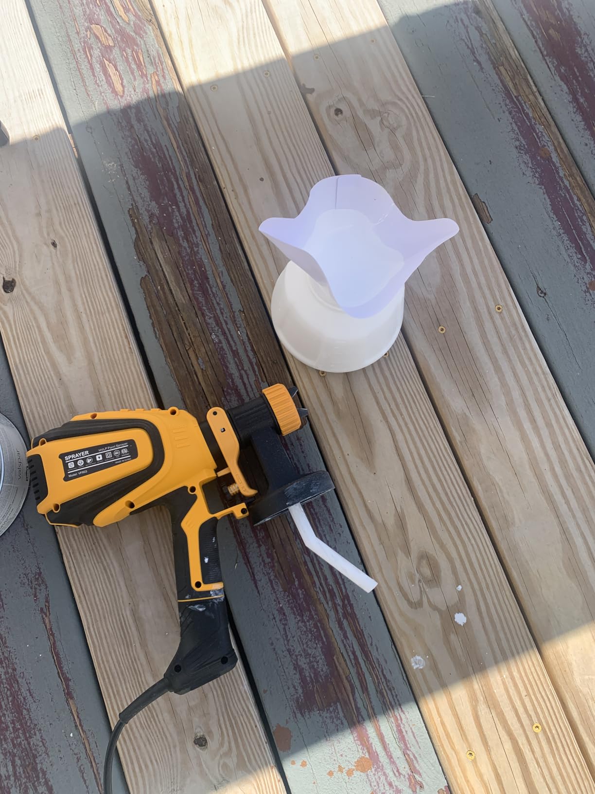 VONFORN Paint Sprayer, 700W HVLP Spray Gun with Cleaning & Blowing Joints, 4 Nozzles and 3 Patterns, Easy to Clean, for Furniture, Cabinets, Fence, Walls, Door, Garden Chairs etc. VF803 Yellow customer photo 1