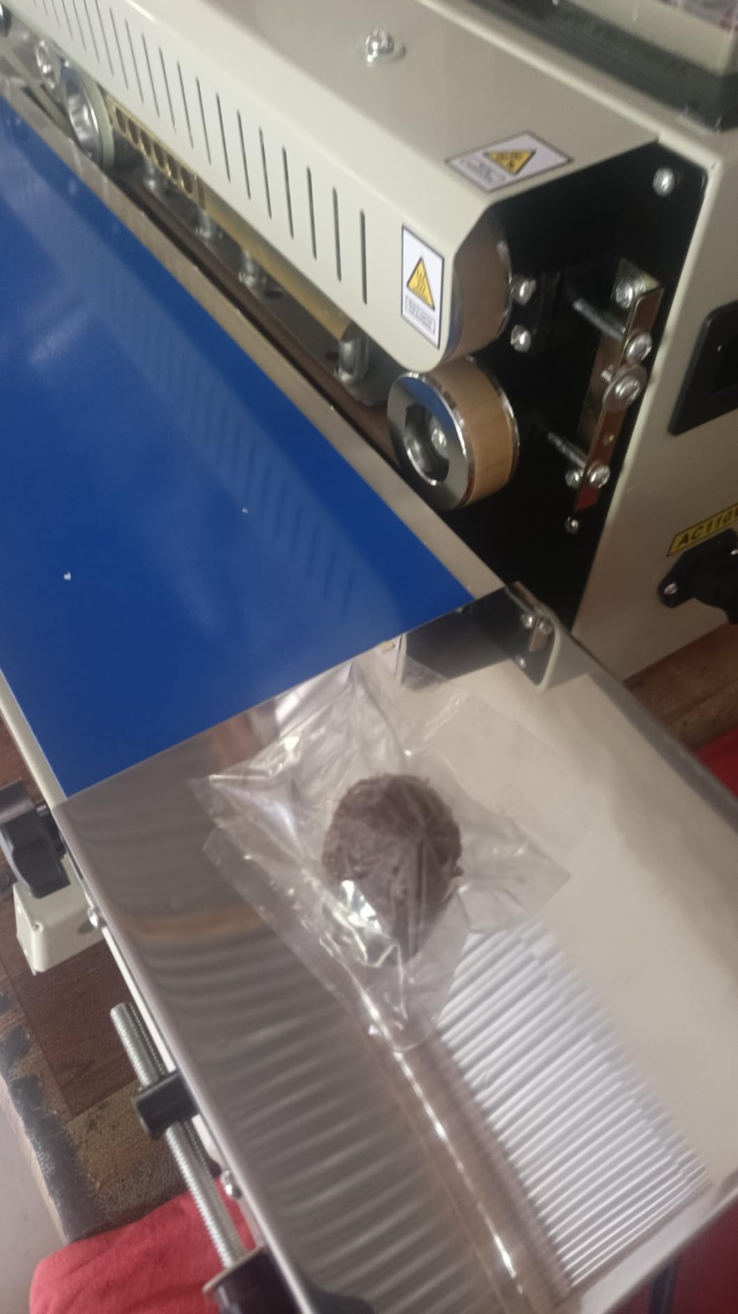 Continuous Band Bag Sealer FR900 Adjustable Speed/Seal Width and Temperature Auto Continuous Sealing Machine for 0.02-0.8 mm Plastic Bags with Printing Function Continuous Band Sealer customer photo 1