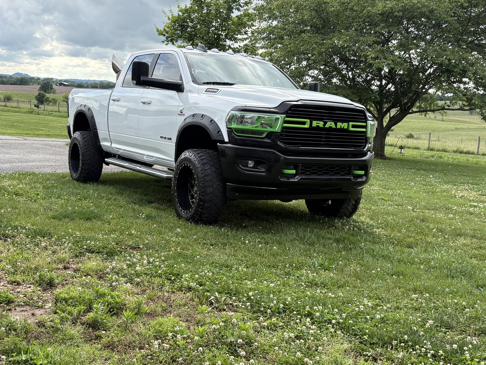 YHTAUTO Pocket Bolt-Riveted Style Fender Flares w/Hardware Kit Fits Dodge Ram 2500/3500 2019-2024(Excludes Dually), Shiny Black Wheel Flare Cover Protector, Set of 4, Front & Rear customer photo 2