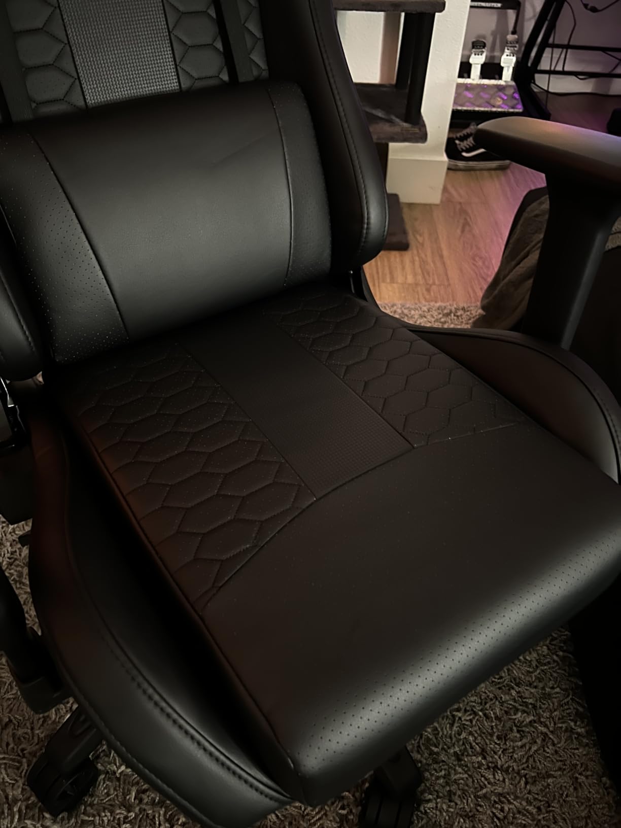 Corsair TC100 Relaxed Gaming Chair - Leatherette - Racing-Inspired Design - Lumbar Pillow customer photo 1