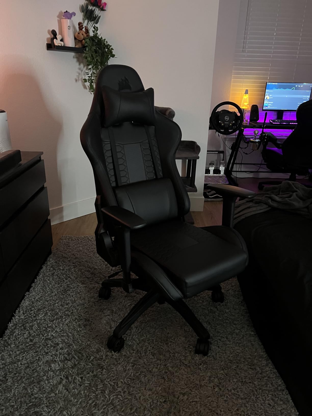 Corsair TC100 Relaxed Gaming Chair - Leatherette - Racing-Inspired Design - Lumbar Pillow customer photo 2